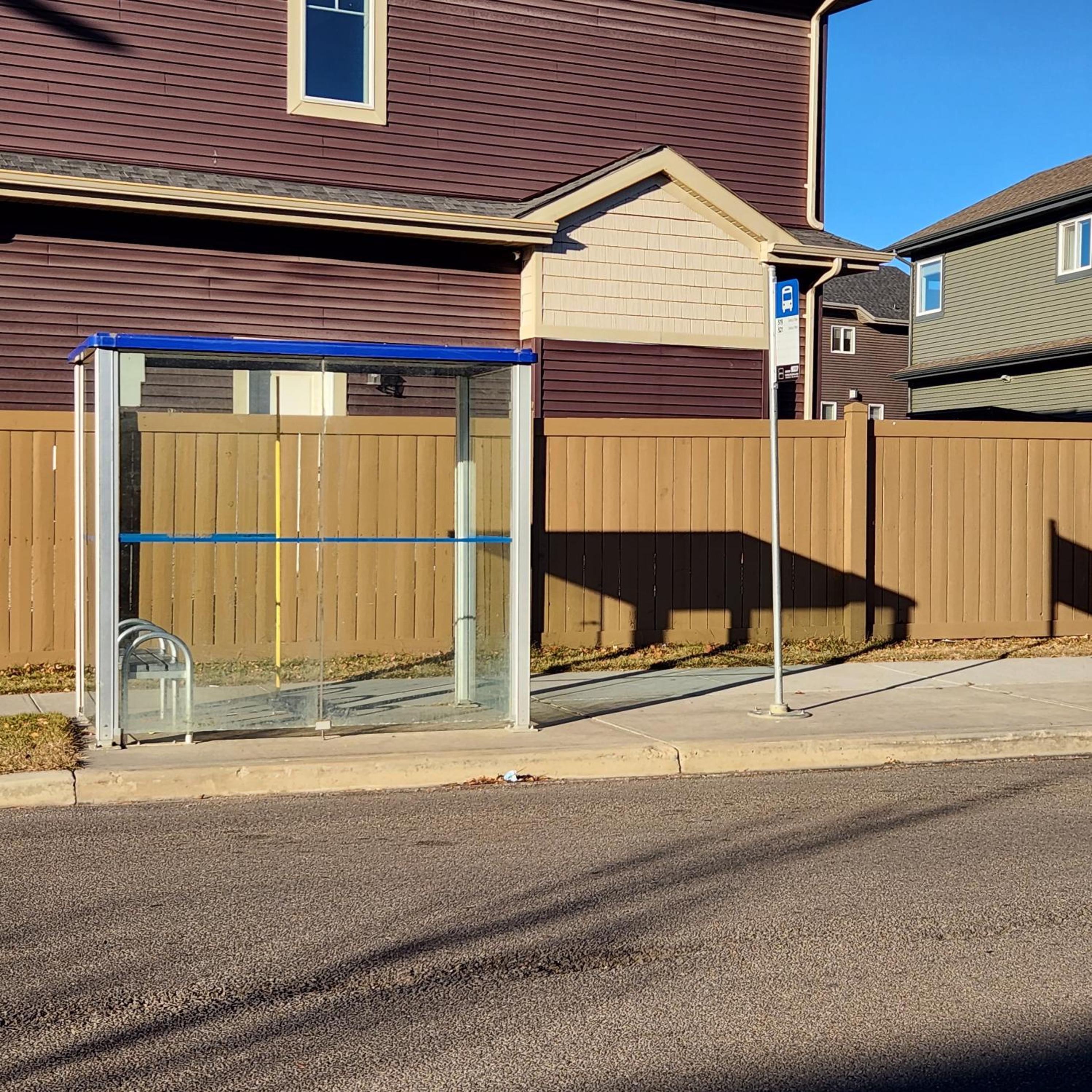 Modern suite near Airport Hospital Henday Town Ctr