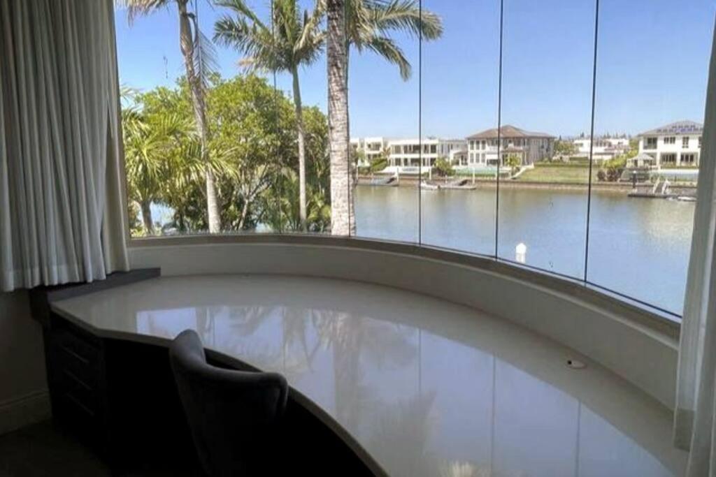 Extravagant waterfront home!