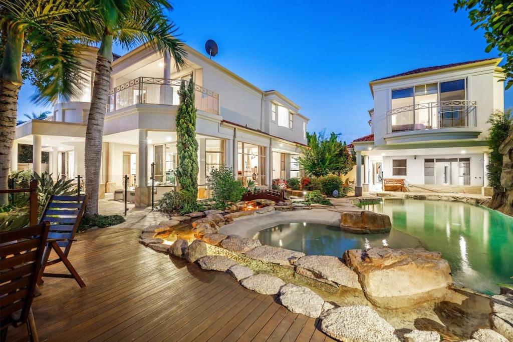 Extravagant waterfront home!
