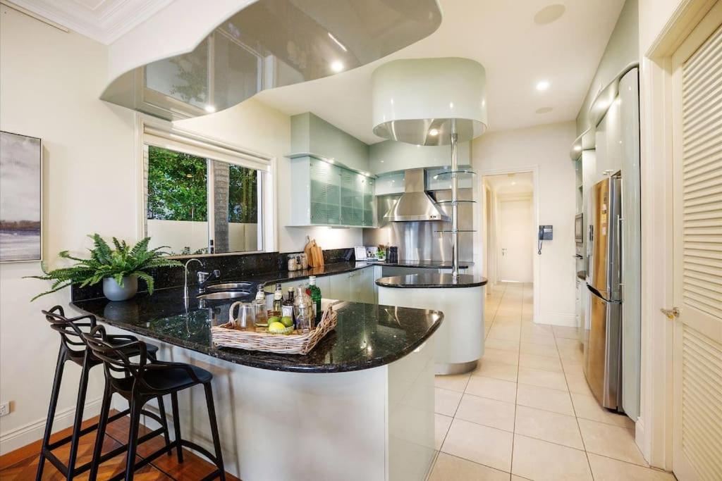 Extravagant waterfront home!