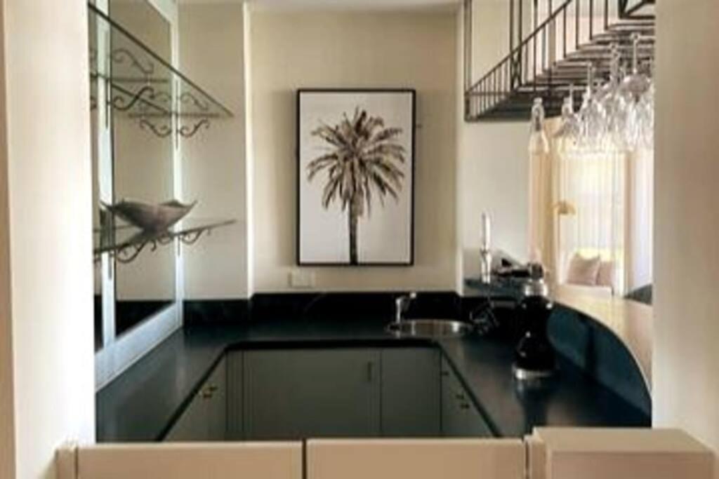 Extravagant waterfront home!