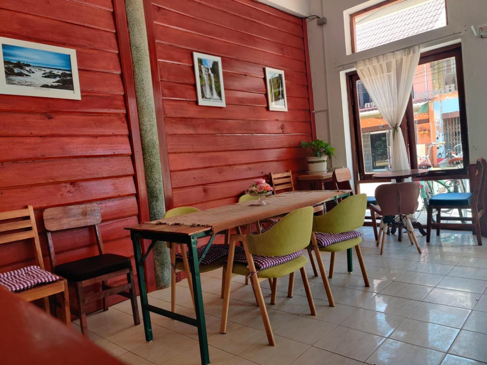 Via Pakse Hostel & Cafe