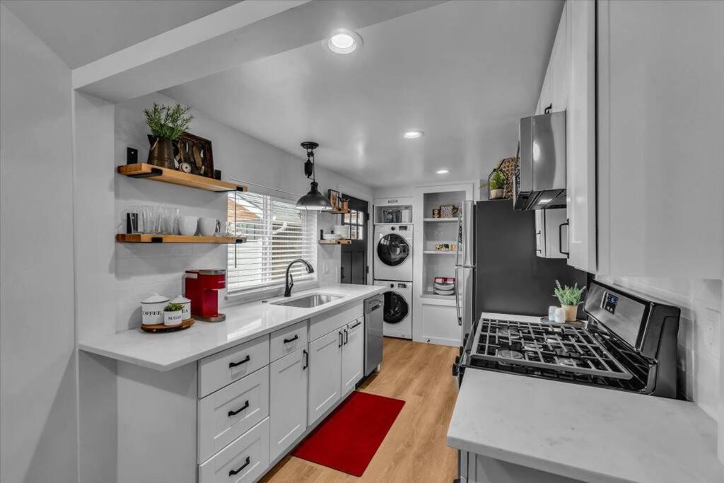 Pet-Friendly Cozy Midtown Cabin Retreat view 5
