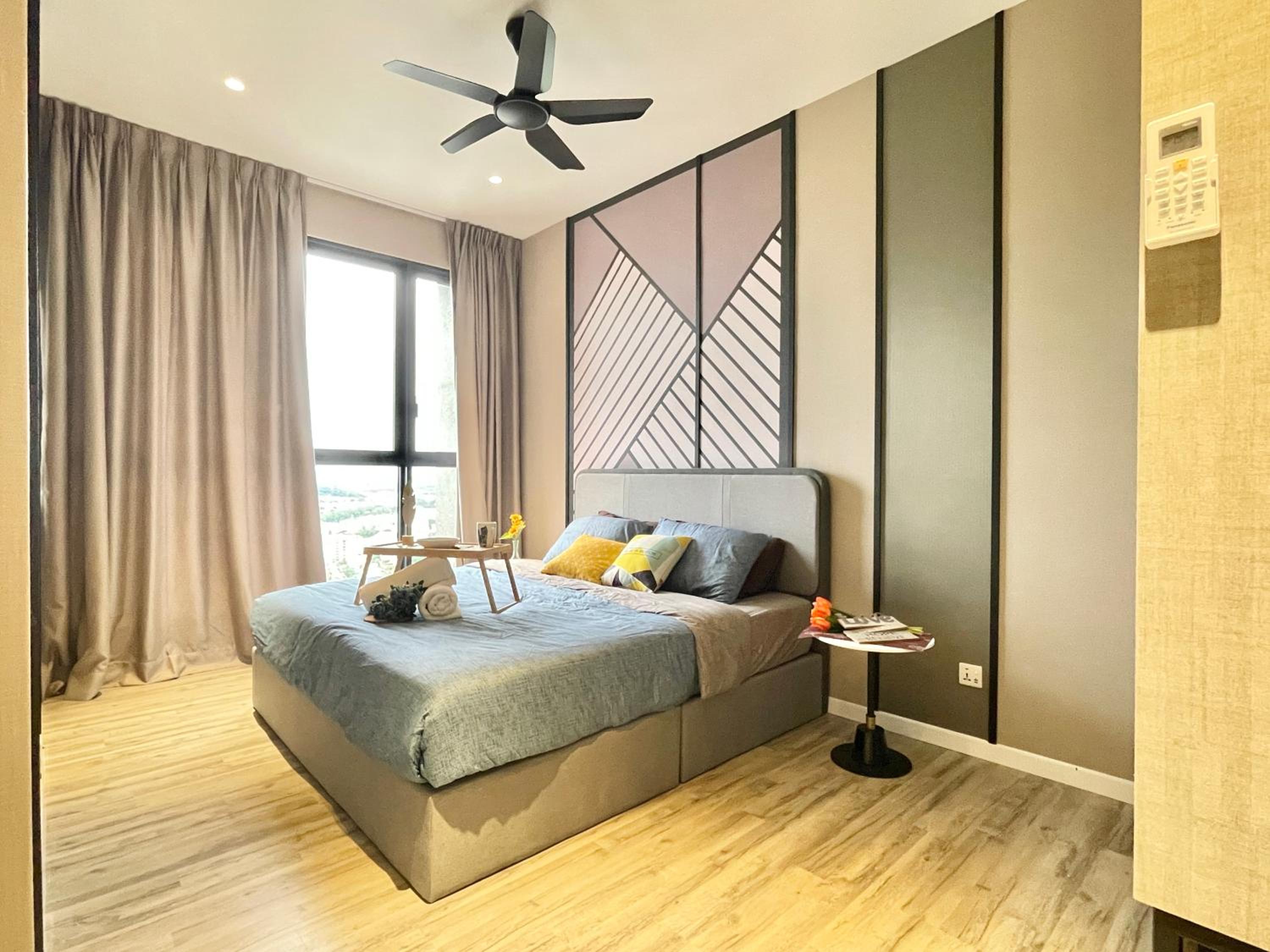 Modern 2B2B apt near Mid Valley - Wifi - Infinity Pool - Gym