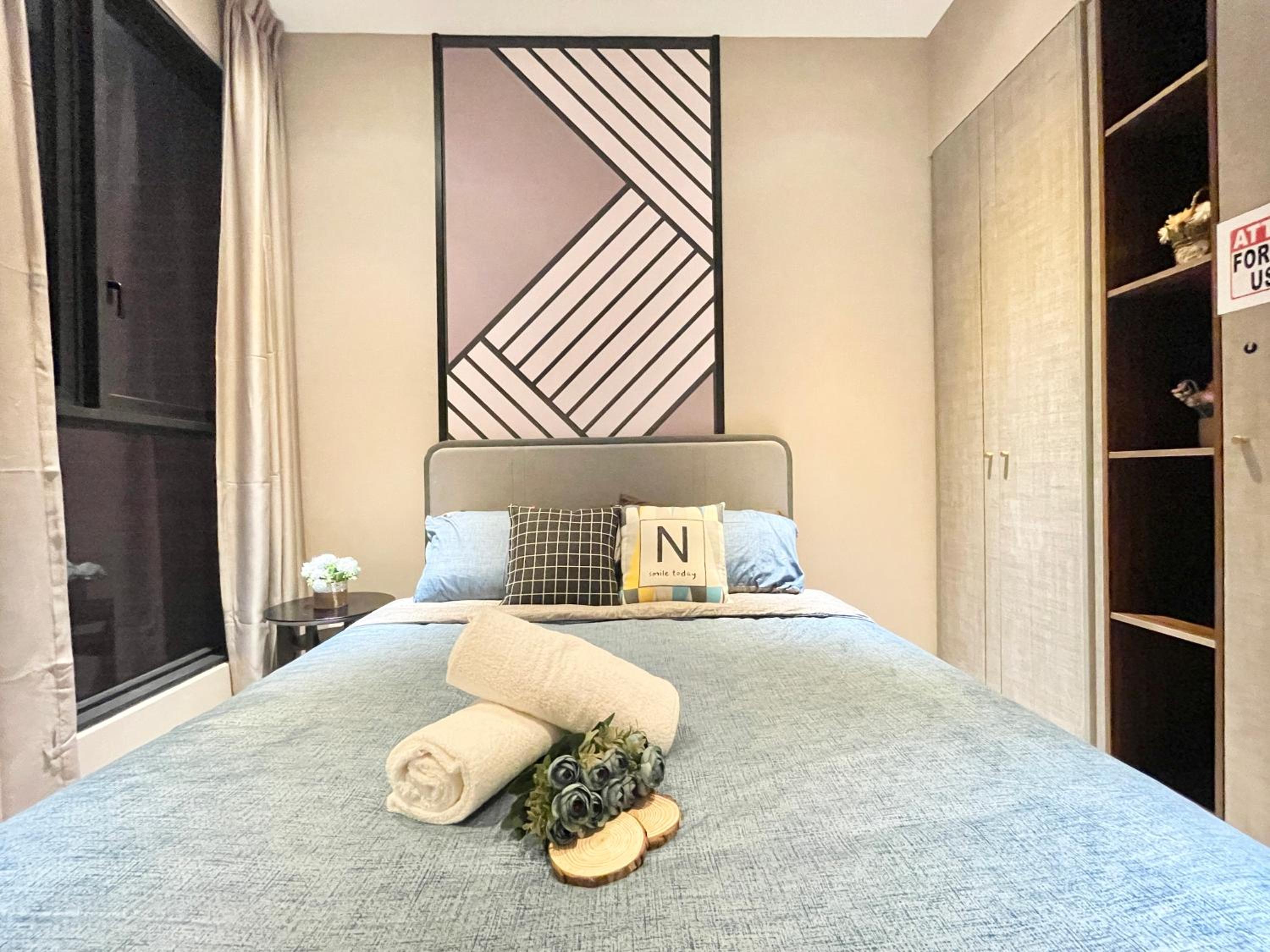 Modern 2B2B apt near Mid Valley - Wifi - Infinity Pool - Gym