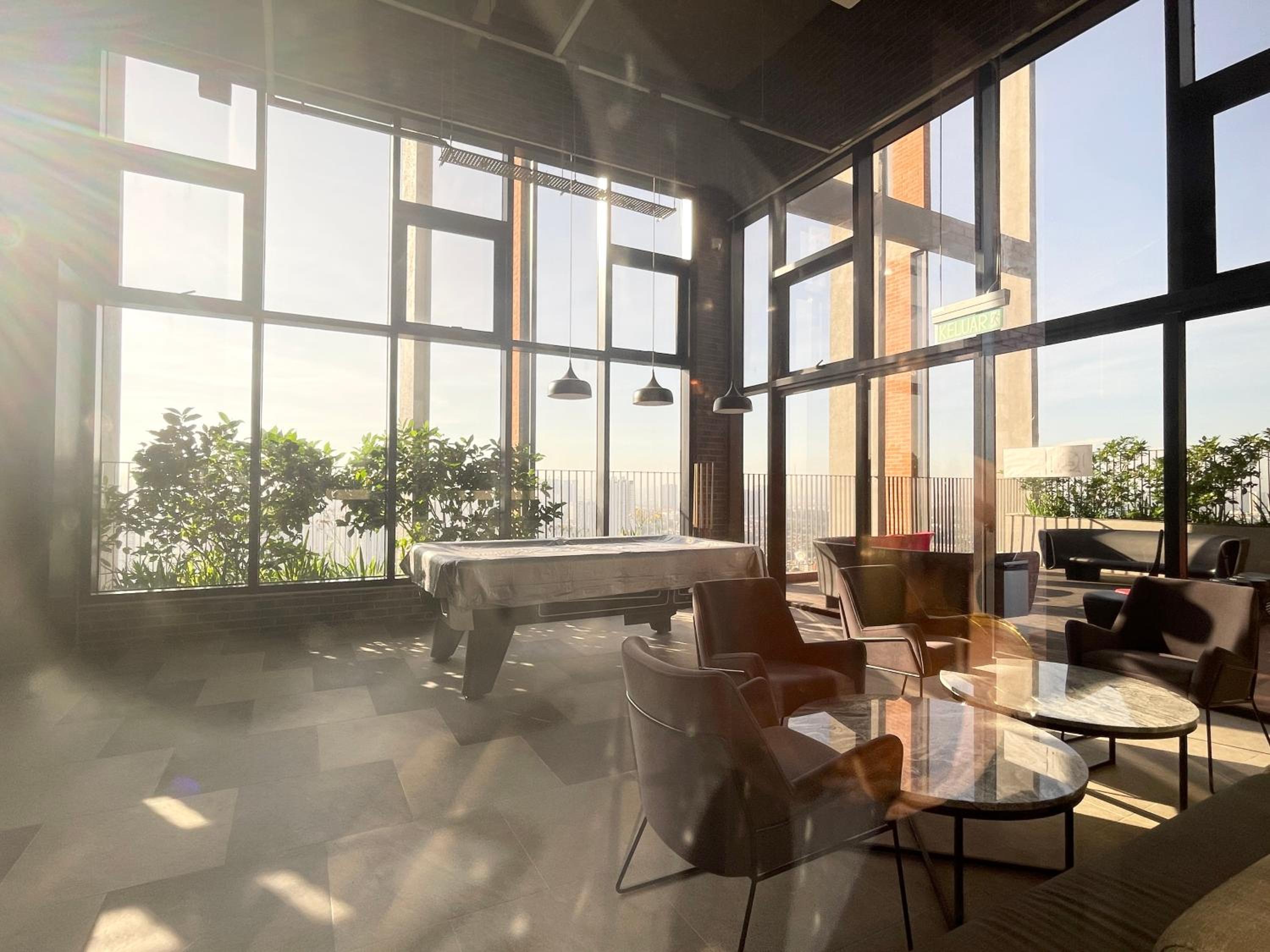 Modern 2B2B apt near Mid Valley - Wifi - Infinity Pool - Gym