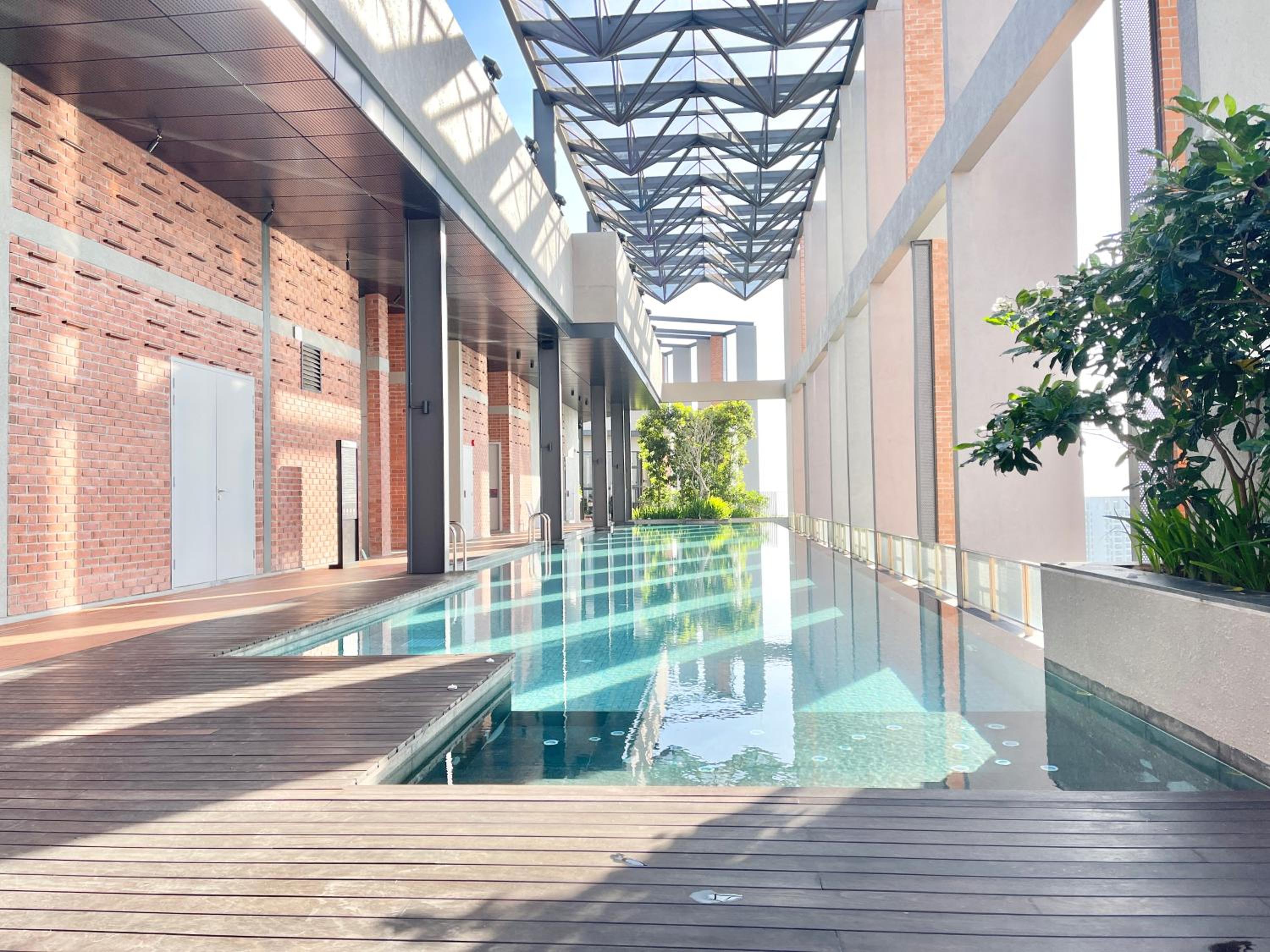 Modern 2B2B apt near Mid Valley - Wifi - Infinity Pool - Gym