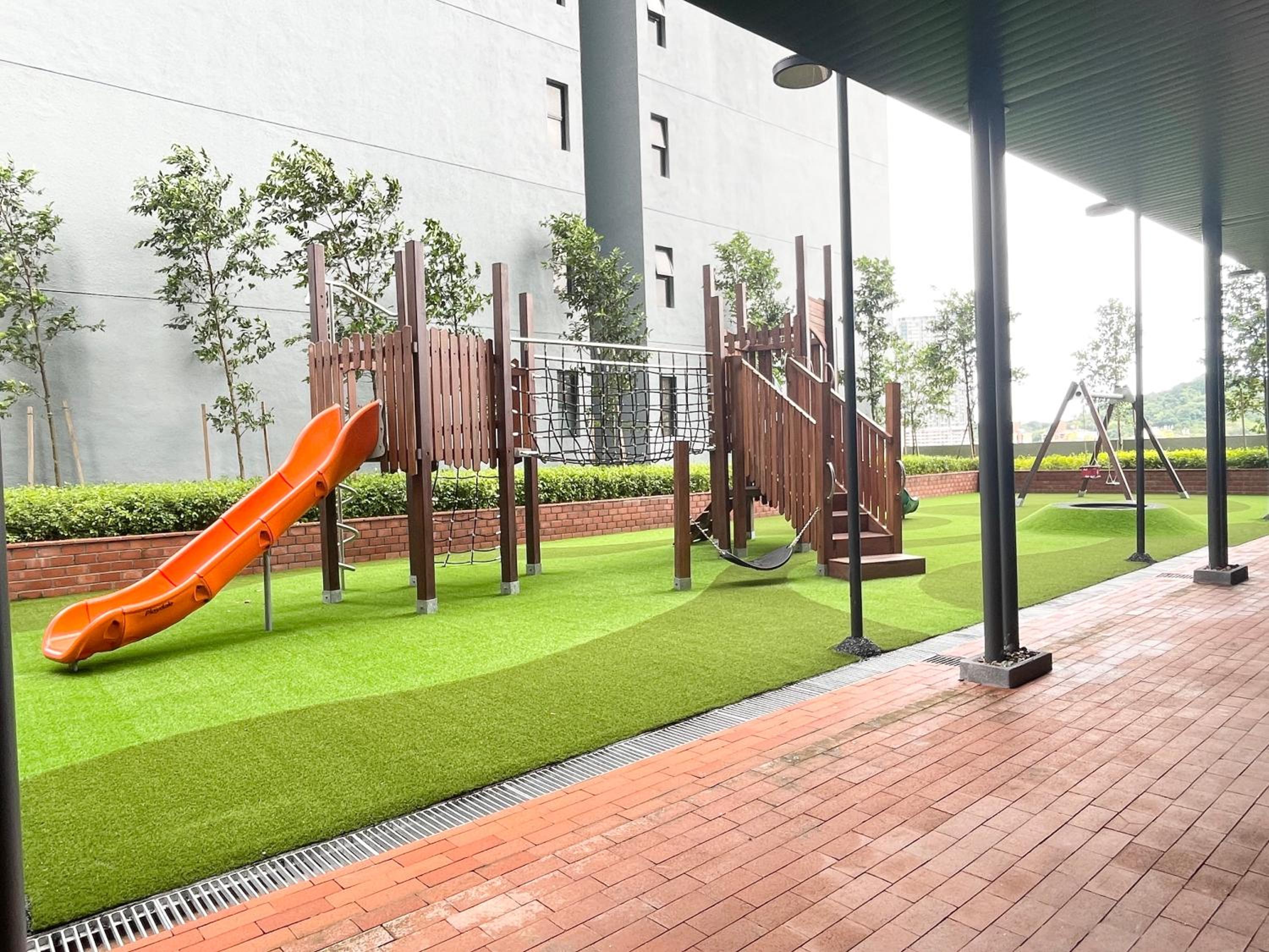 Modern 2B2B apt near Mid Valley - Wifi - Infinity Pool - Gym