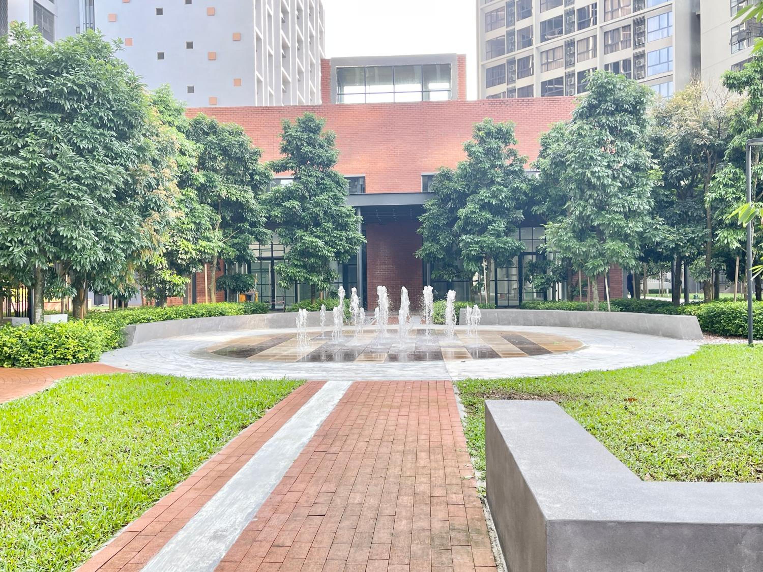 Modern 2B2B apt near Mid Valley - Wifi - Infinity Pool - Gym