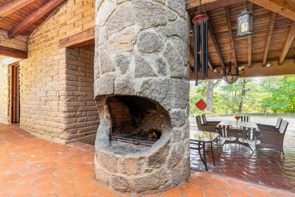 Casa Avándaro con alberca, Río, Bosque y Cocinera!