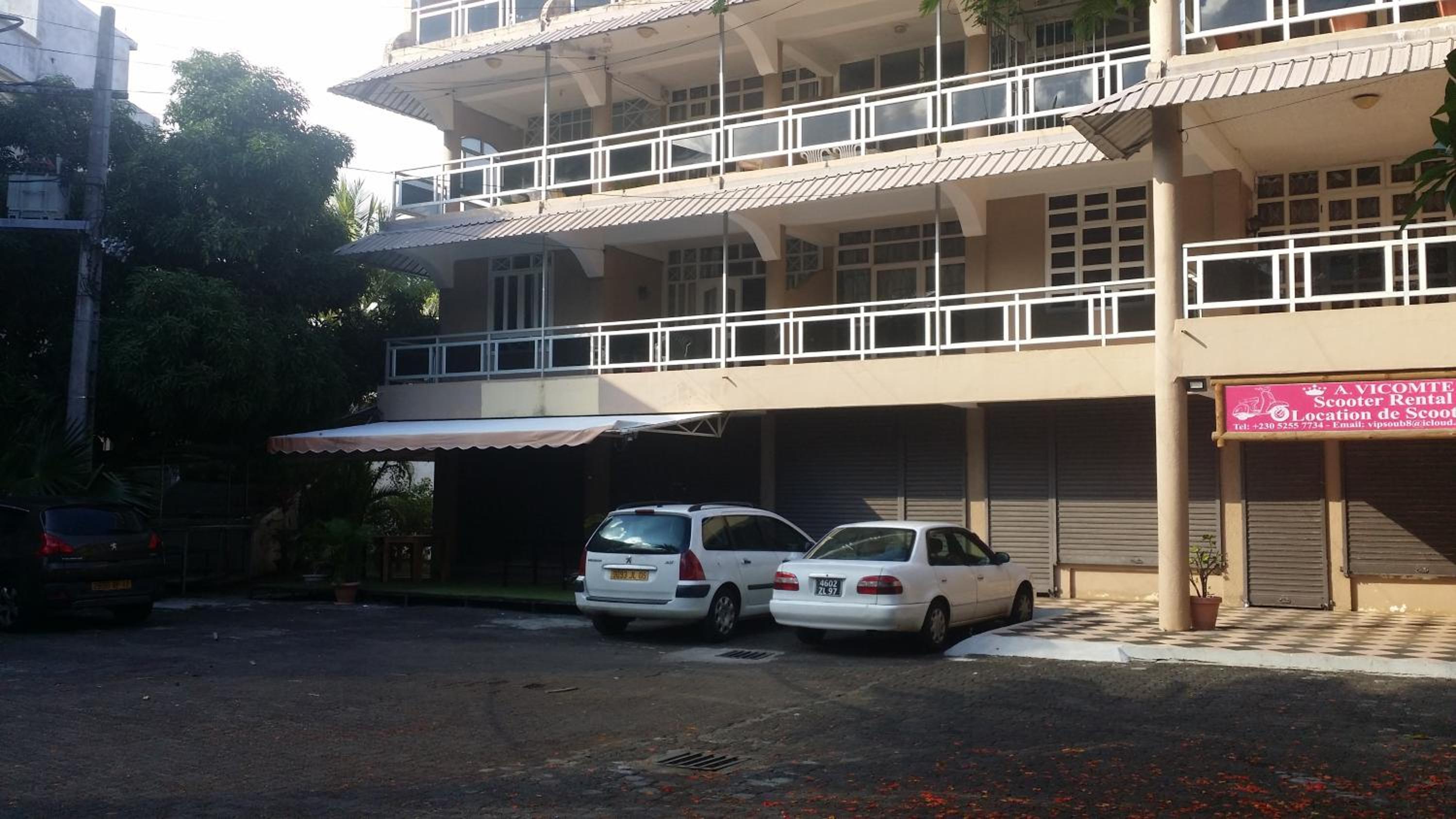Luxury Apartment, 3 bedrooms, 1 minute walk to the beach view 4