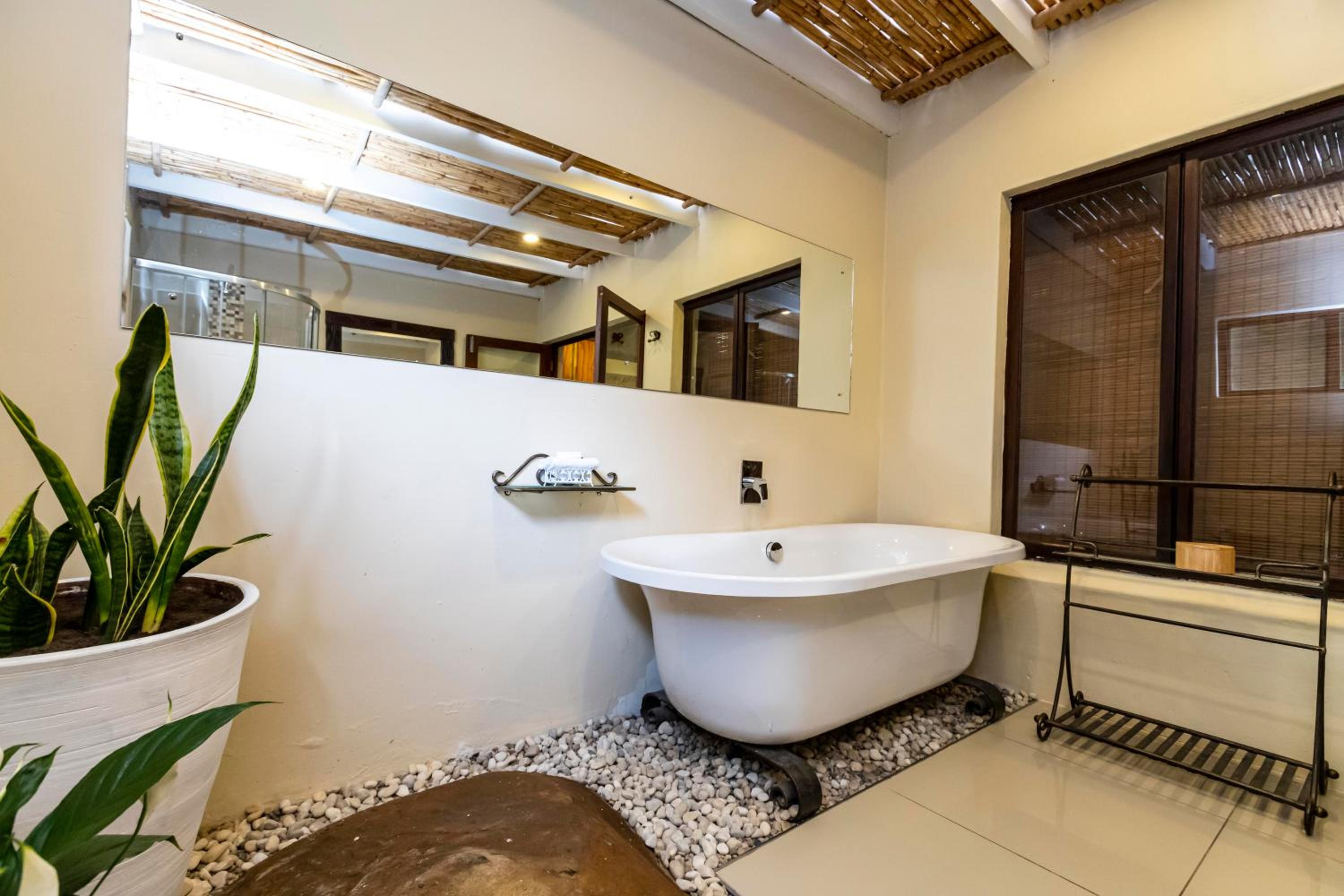 Fish Eagle Manor