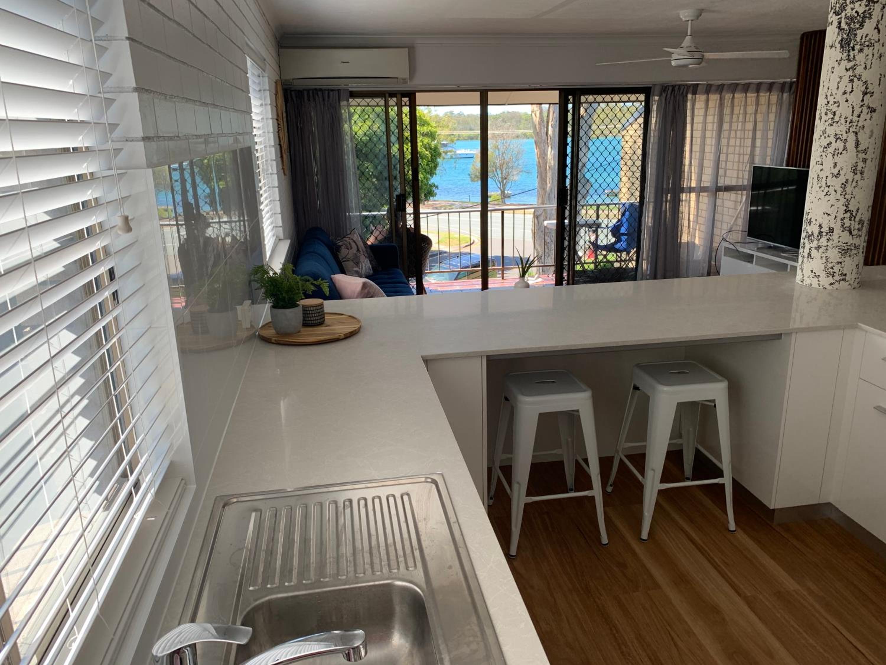 River View Getaway - Great Location