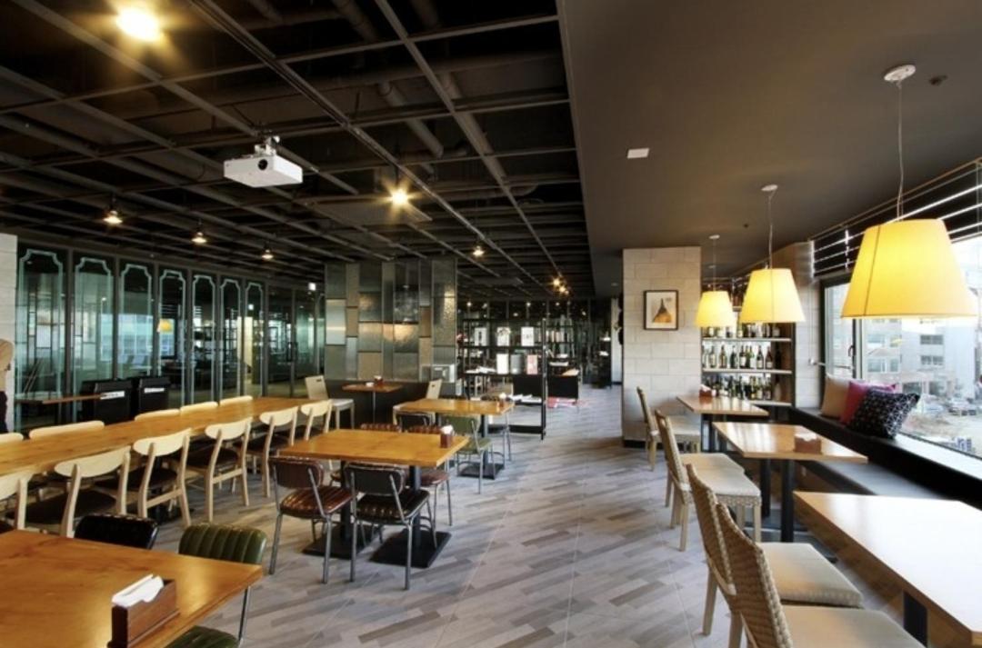 restaurant