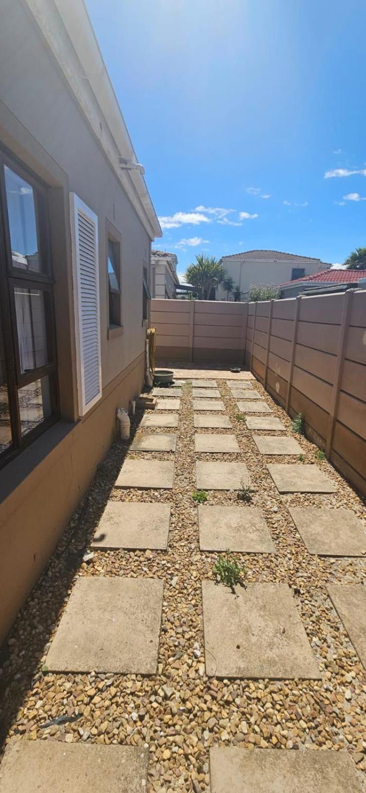 Quaint Family home, walking distance to the beach view 3
