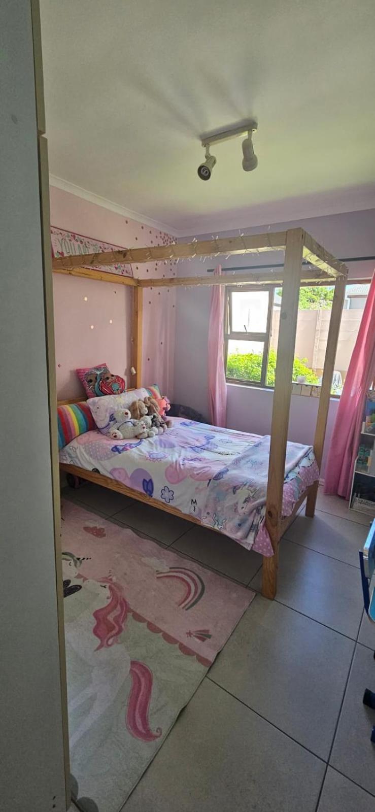 Quaint Family home, walking distance to the beach view 5