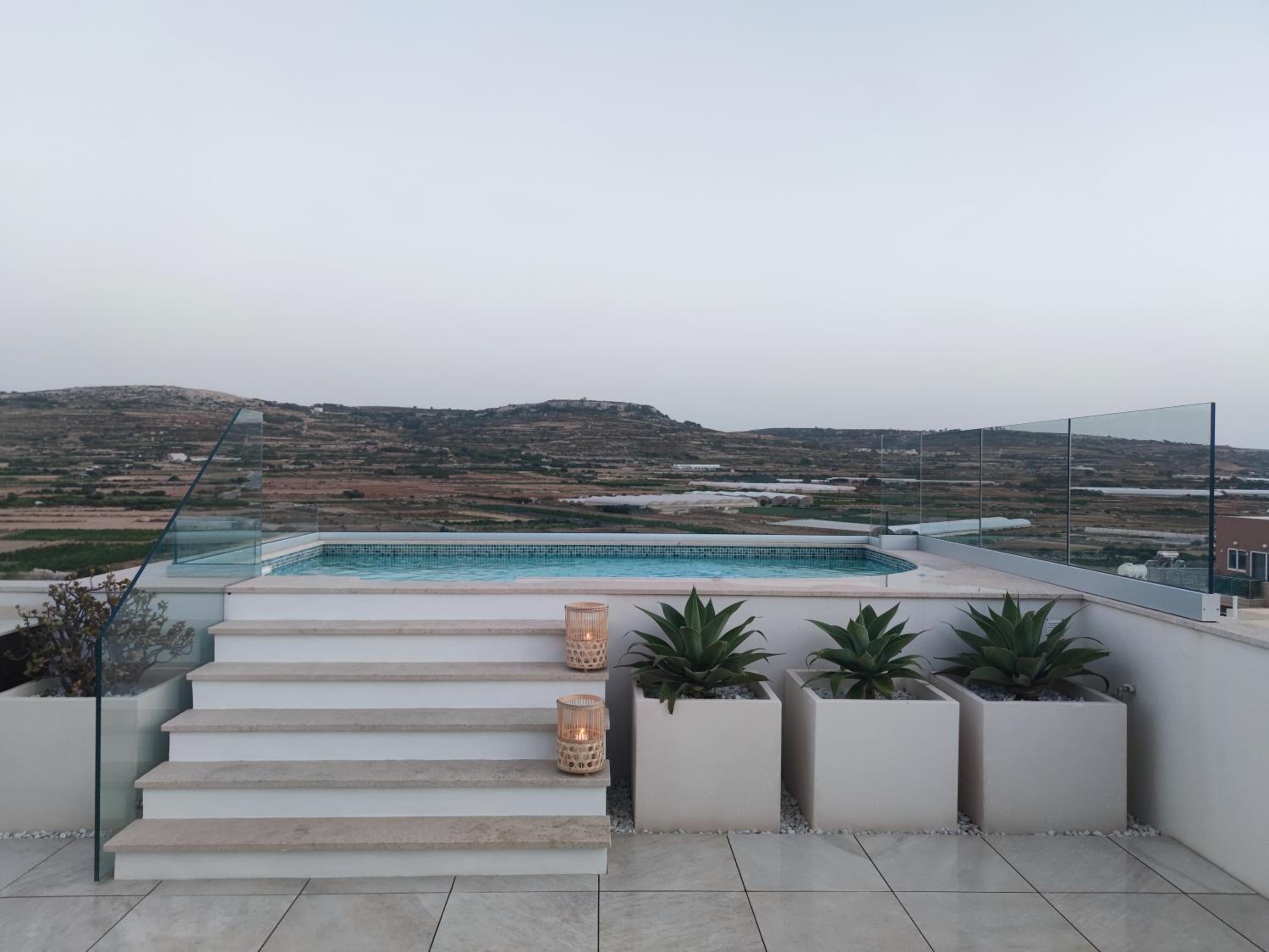 Panorama Lounge - Romantic Getaway with private pool
