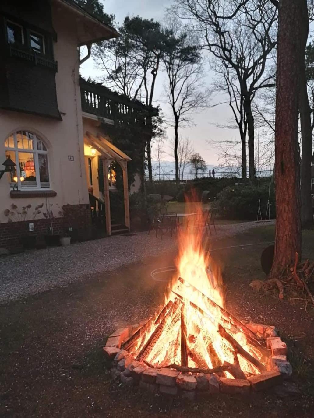 Strandvilla Hubertus Boltenhagen - Ferienwohnungen Apartment mit Parkplatz WLAN Küche Garten Grillplatz Waldbaden