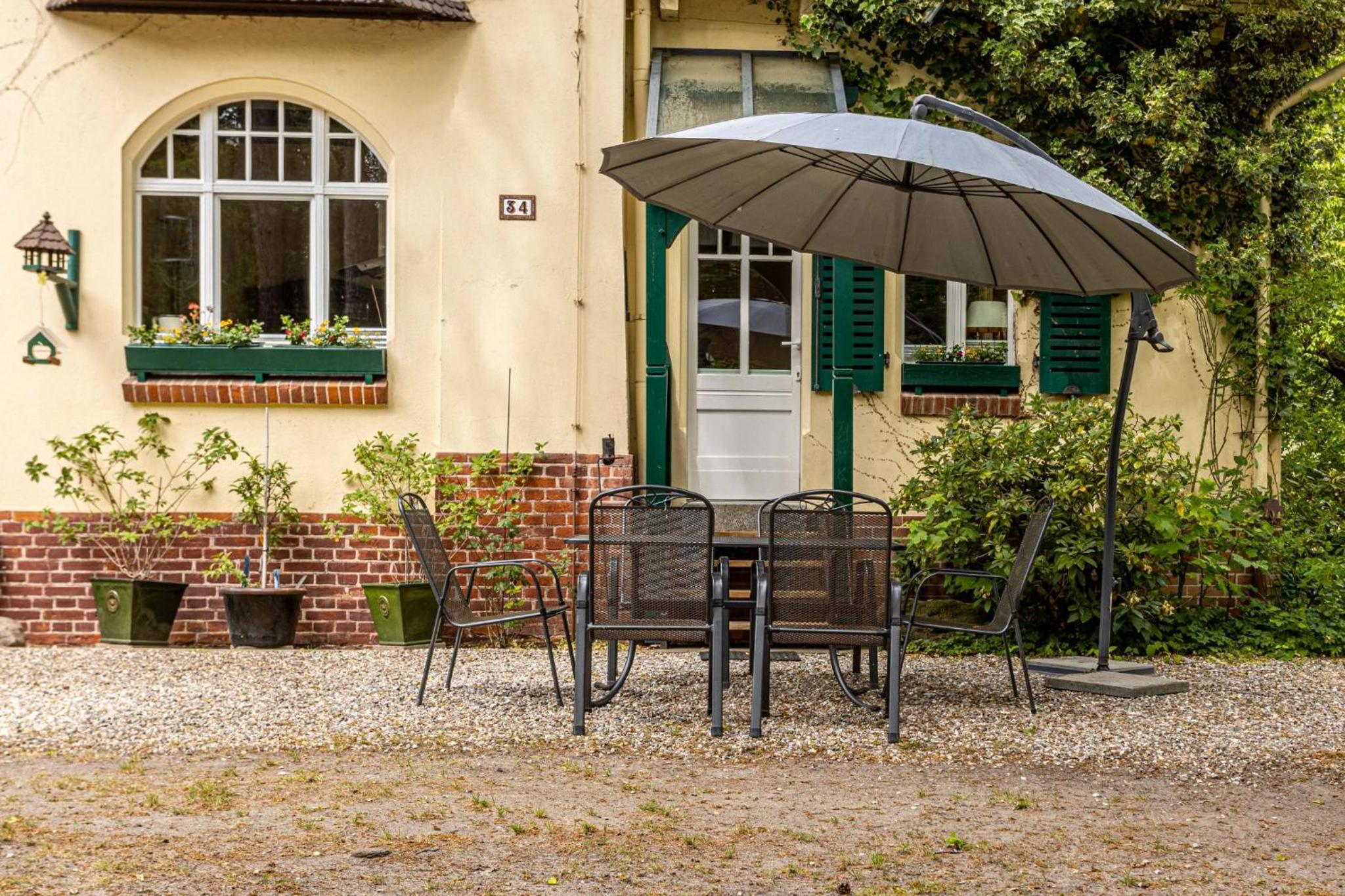 Strandvilla Hubertus Boltenhagen - Ferienwohnungen Apartment mit Parkplatz WLAN Küche Garten Grillplatz Waldbaden