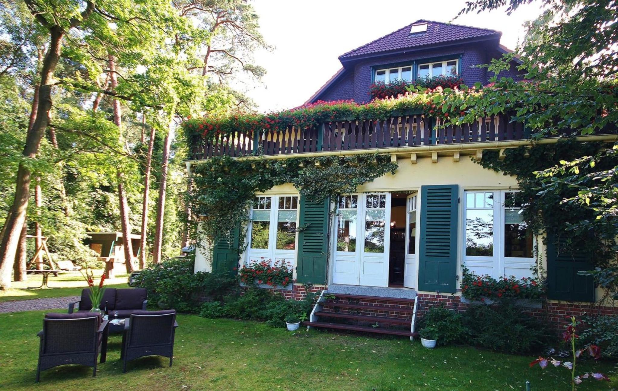 Strandvilla Hubertus Boltenhagen - Ferienwohnungen Apartment mit Parkplatz WLAN Küche Garten Grillplatz Waldbaden