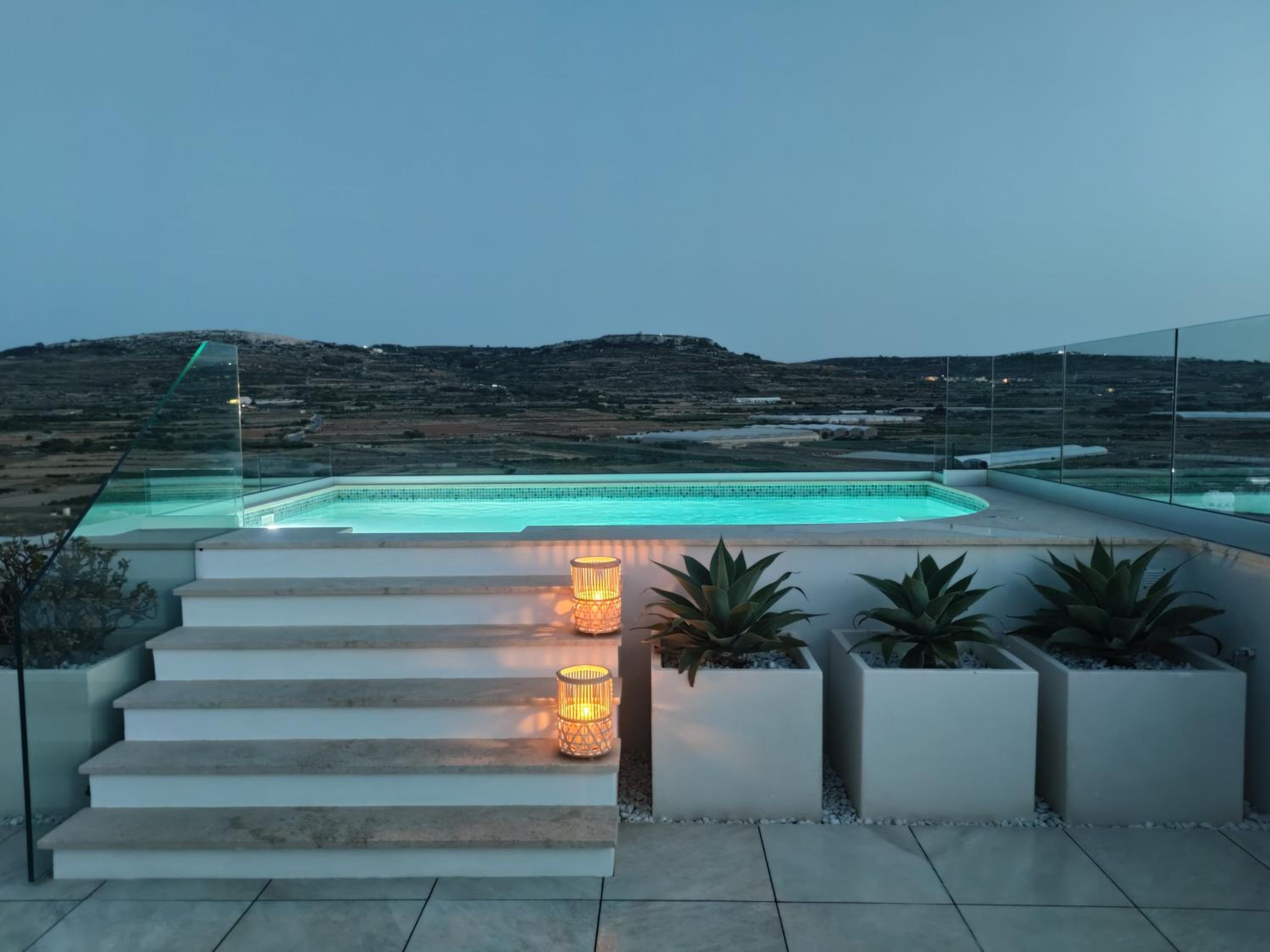 Panorama Lounge - Romantic Getaway with private pool
