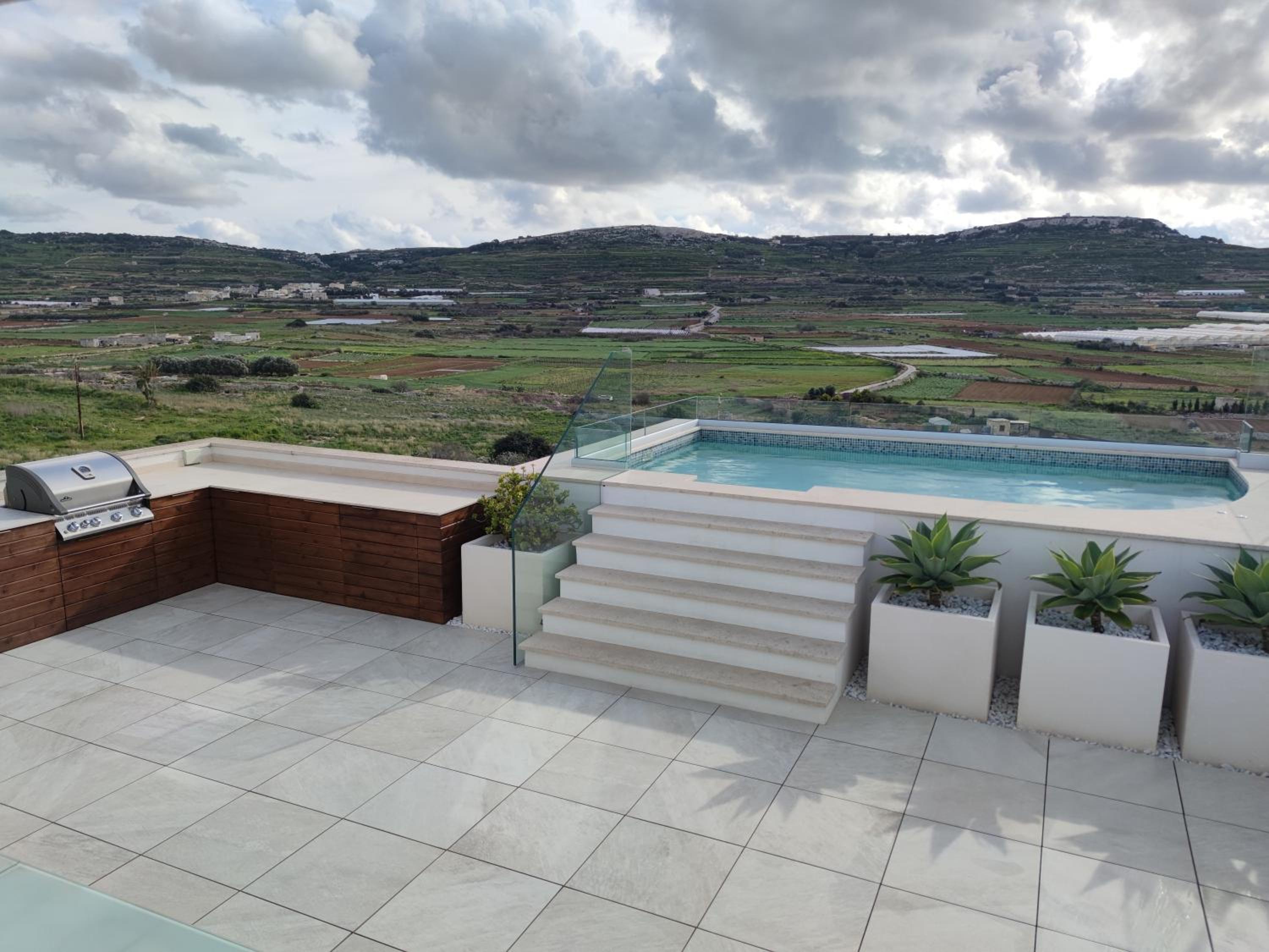 Panorama Lounge - Romantic Getaway with private pool