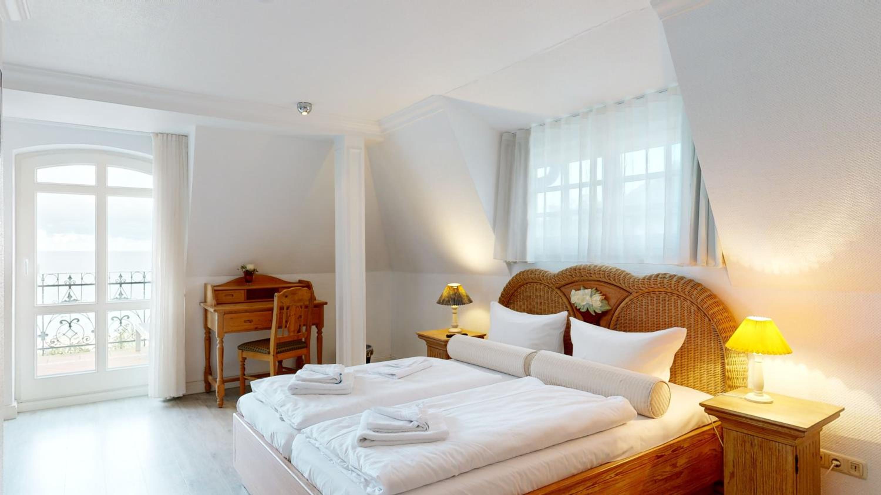 FeWo direkt am Strand mit Meerblick und Balkon,Villa Glückspilz, Binz