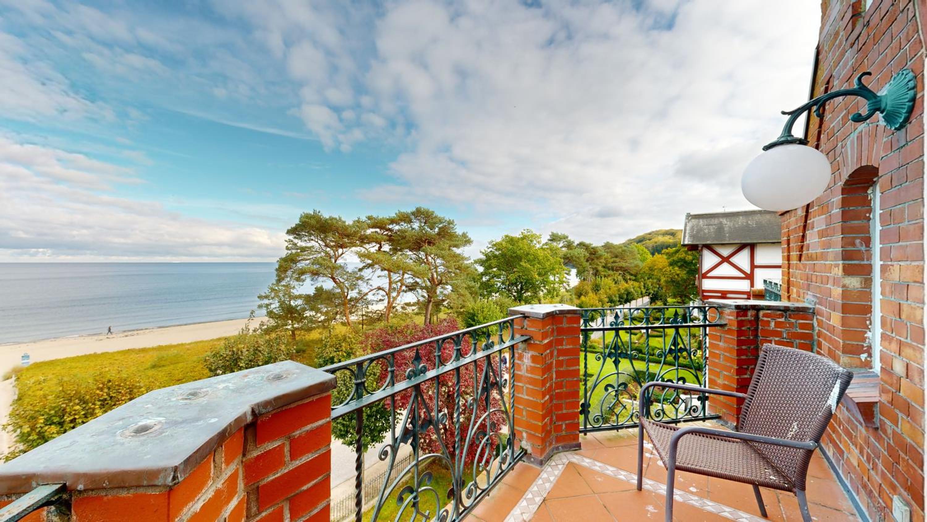FeWo direkt am Strand mit Meerblick und Balkon,Villa Glückspilz, Binz