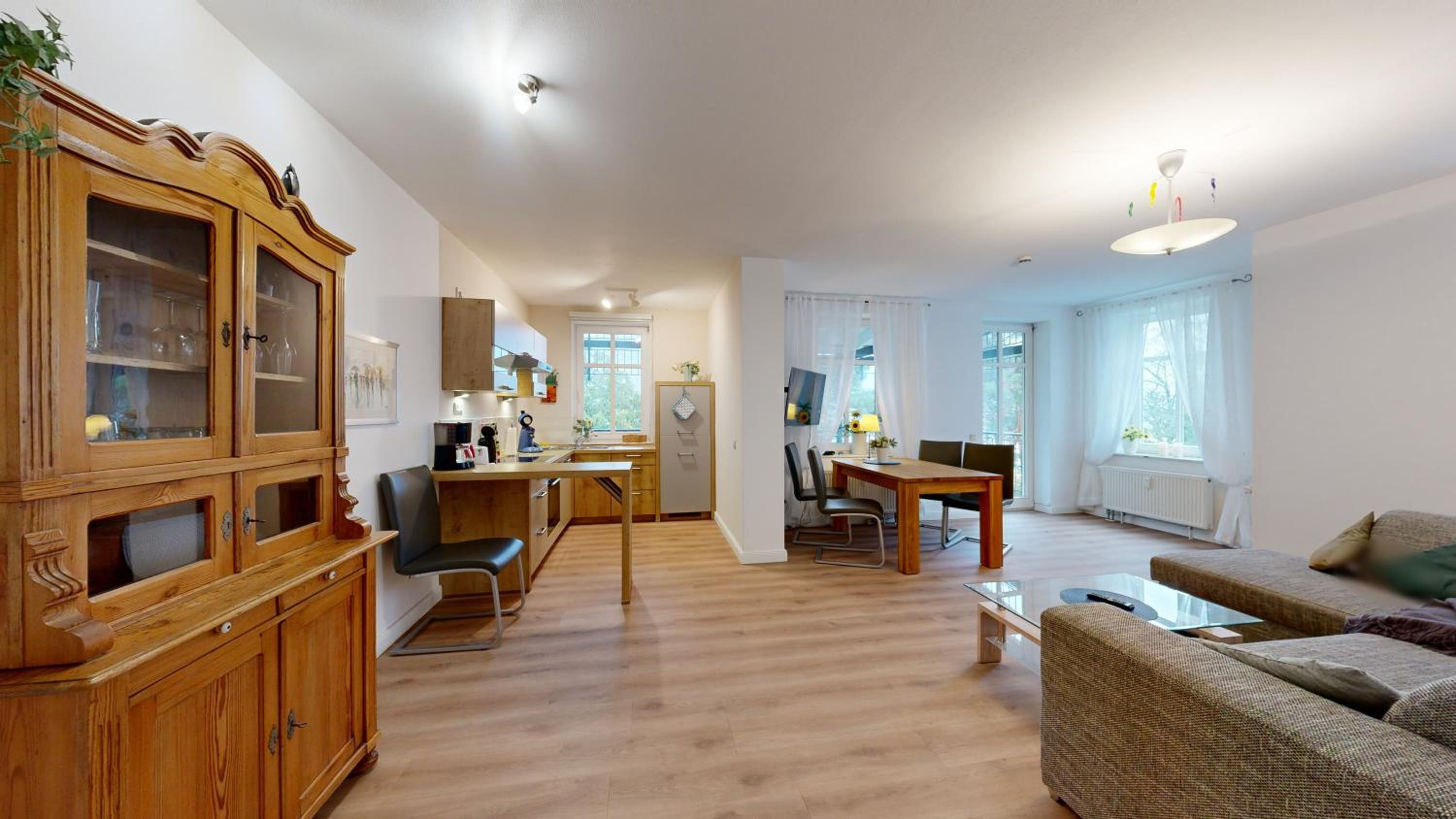 Villa Strandblick in Binz, FeWo direkt am Strand mit Balkon und seitlichem Meerblick