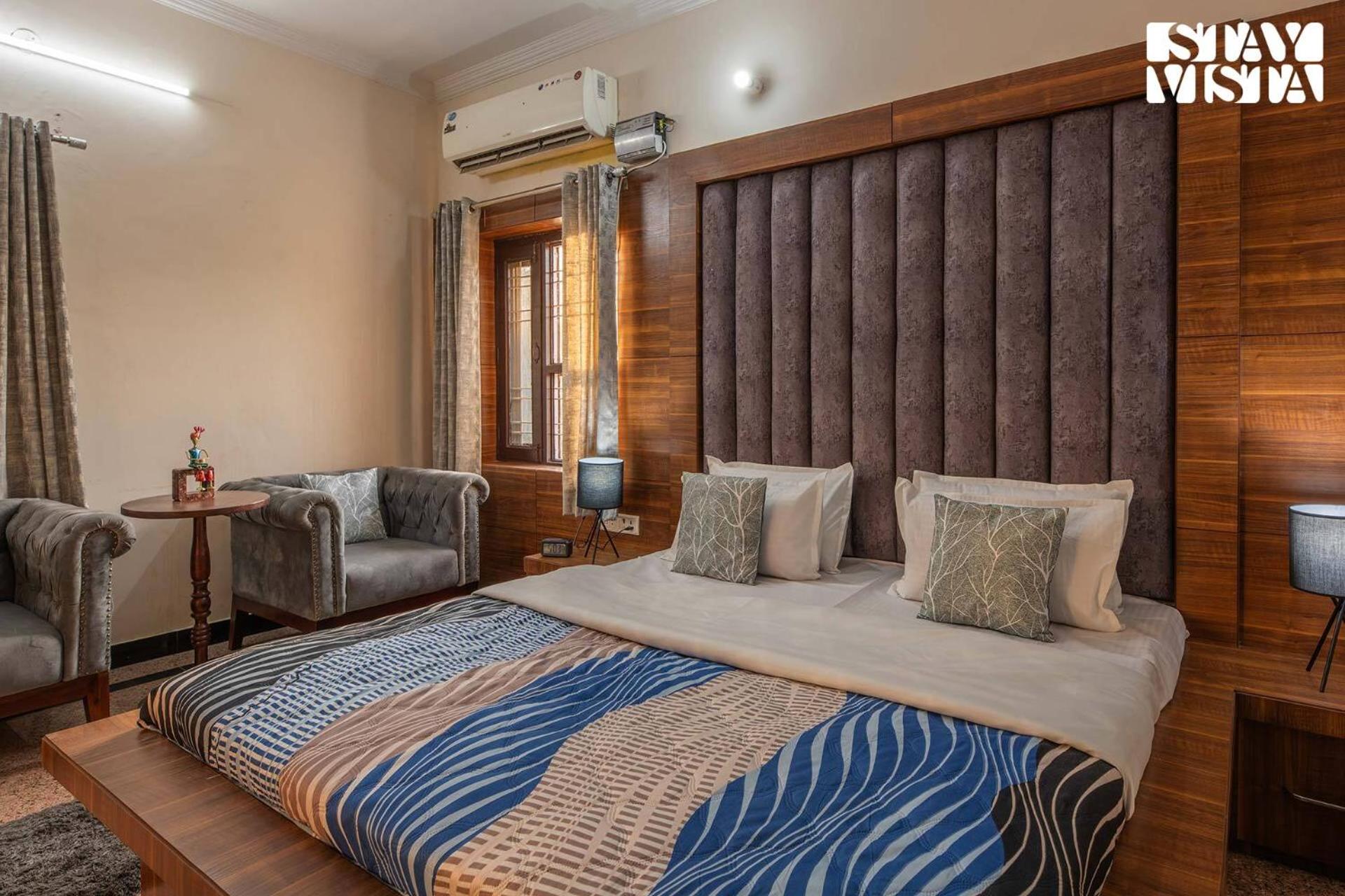 StayVista's The Cosy Countryside - Villa with Swimming Pool, Lawn & Indoor-Outdoor Games