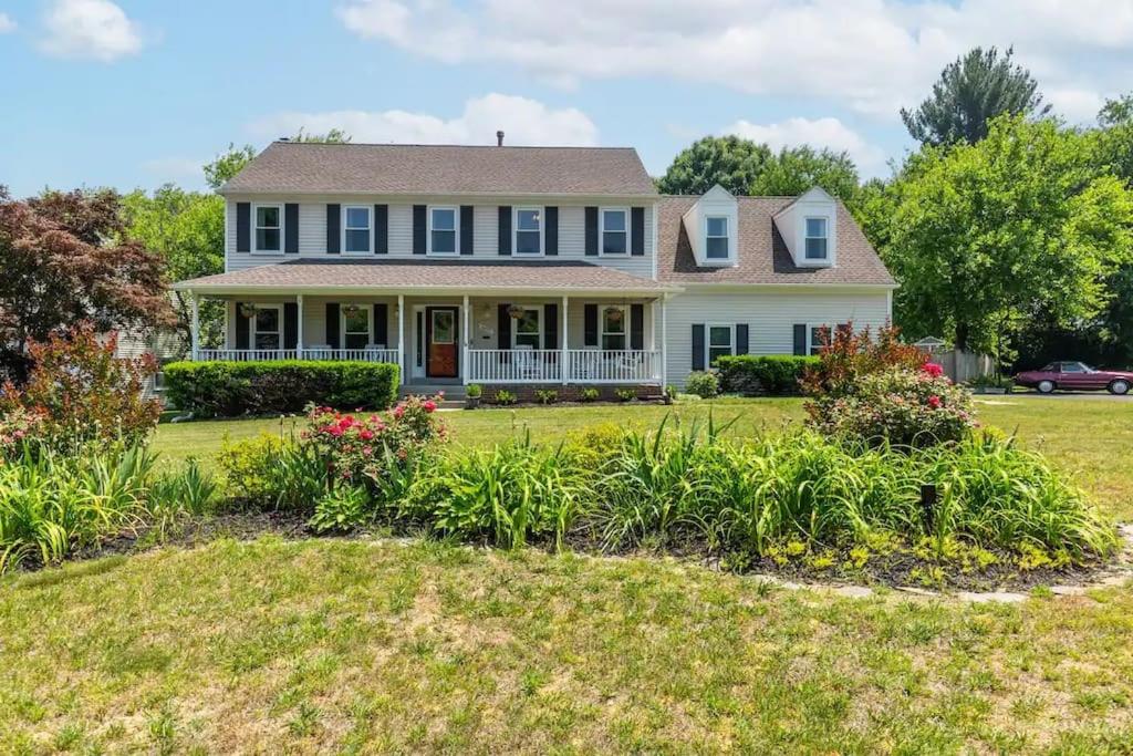 Lrge 5 BR 9 Beds Near DC-Pool, Hot Tub, Gym, Game Rm, Fire Pit view 2