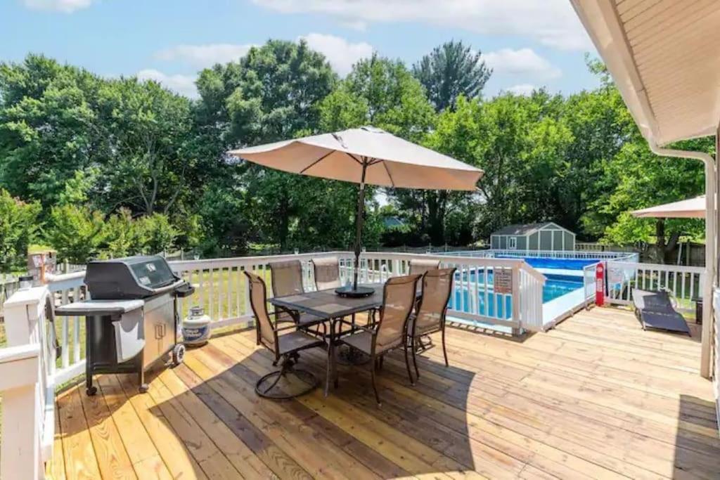 Lrge 5 BR 9 Beds Near DC-Pool, Hot Tub, Gym, Game Rm, Fire Pit view 5