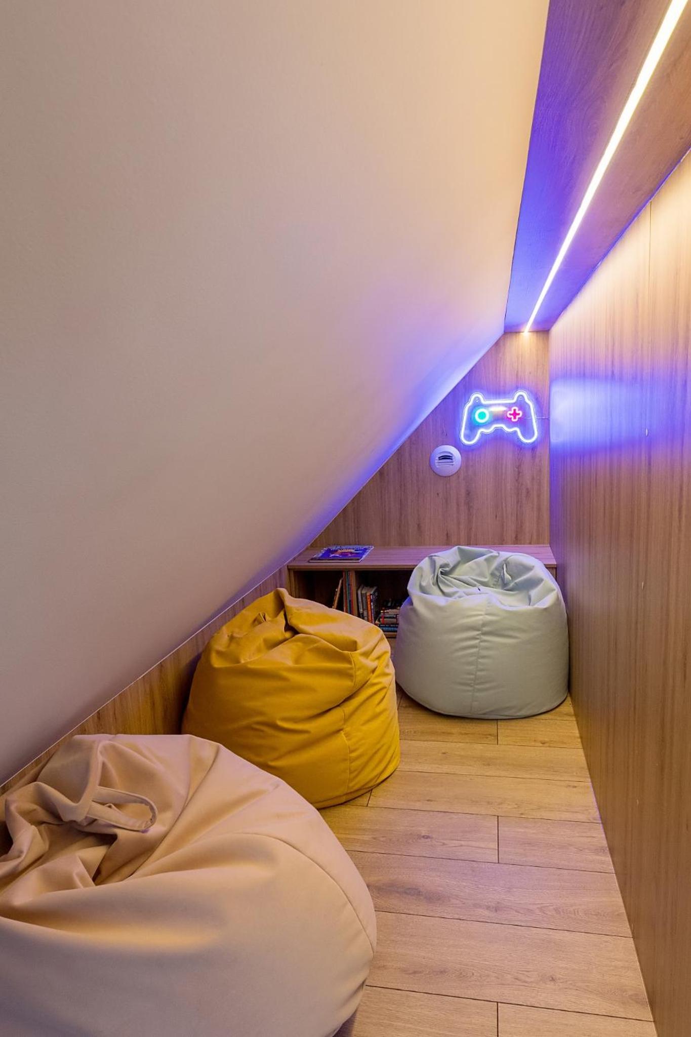 Wonder Home - Domki Hillside tuż przy stoku narciarskim - na terenie kompleksu plac zabaw i zewnętrzna siłownia, sklep, parking