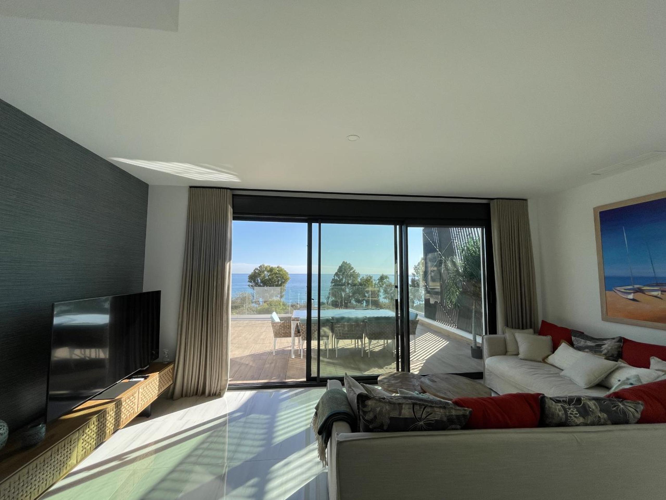 Luxury Sea View Penthouse by United Renters