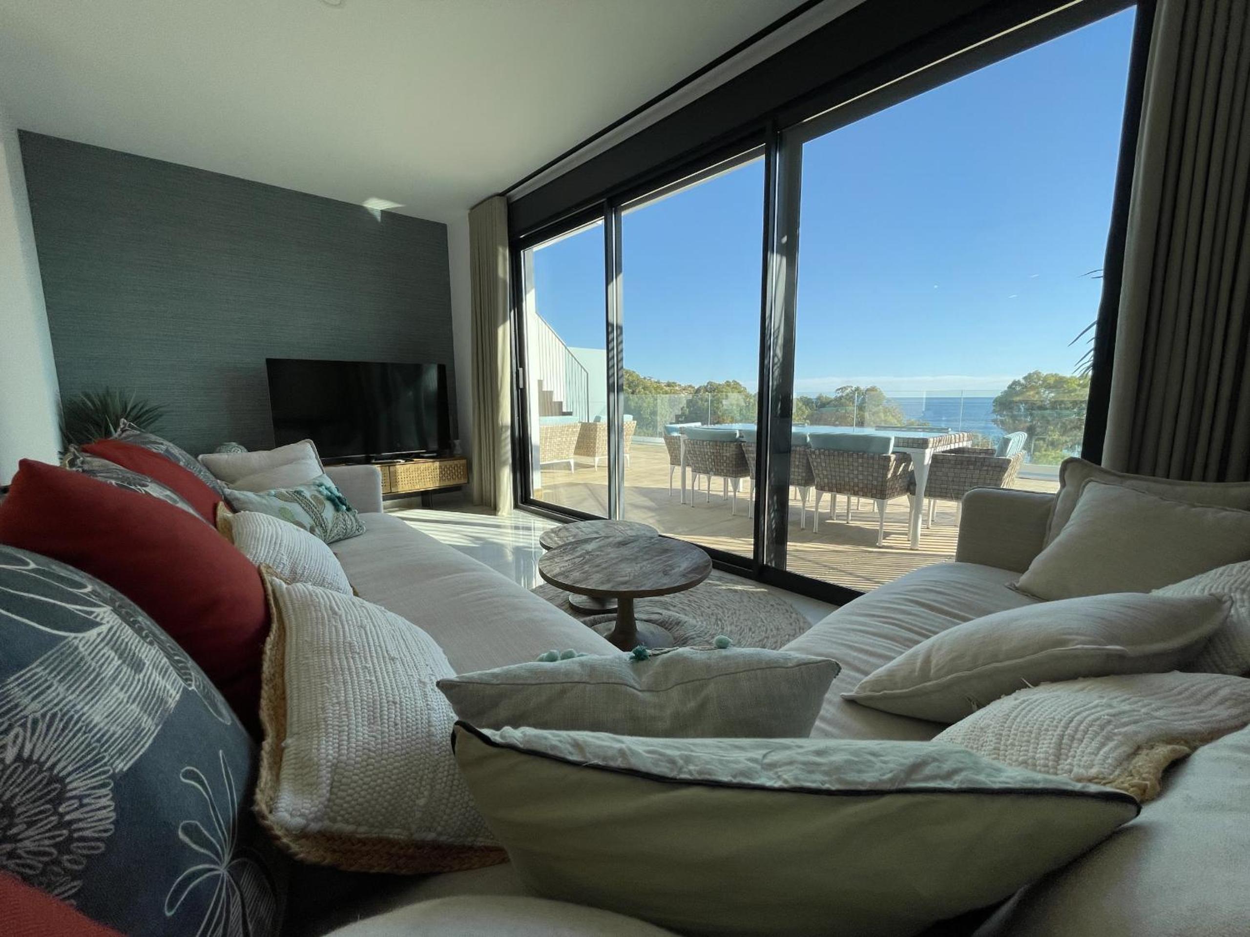 Luxury Sea View Penthouse by United Renters