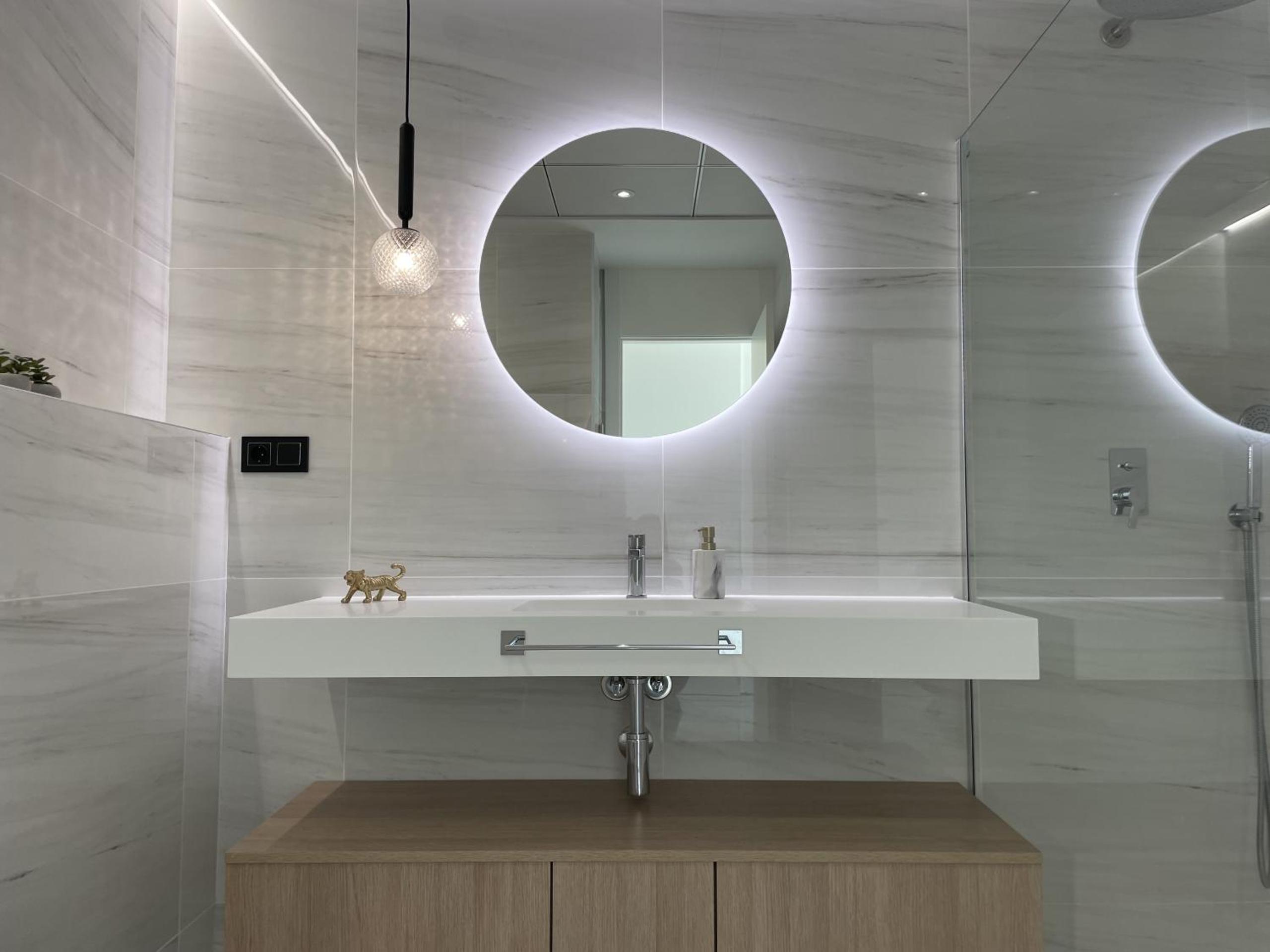 Luxury Sea View Apartment by United Renters