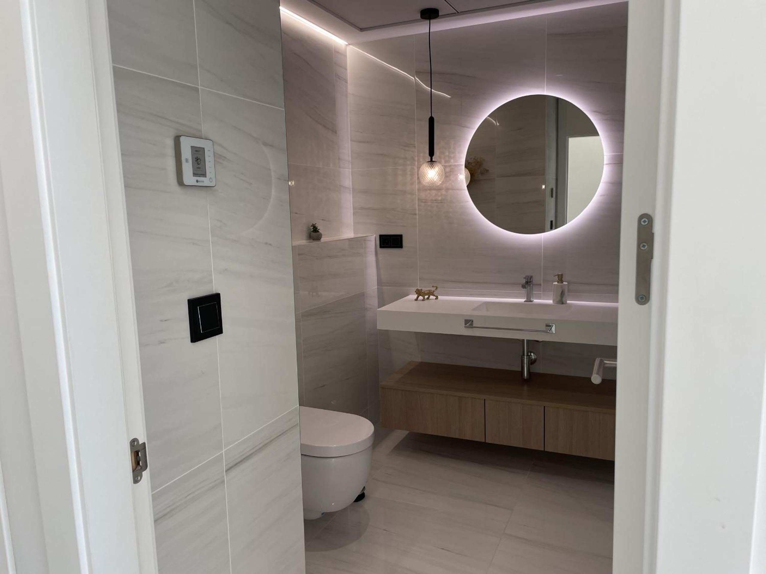 Luxury Sea View Apartment by United Renters