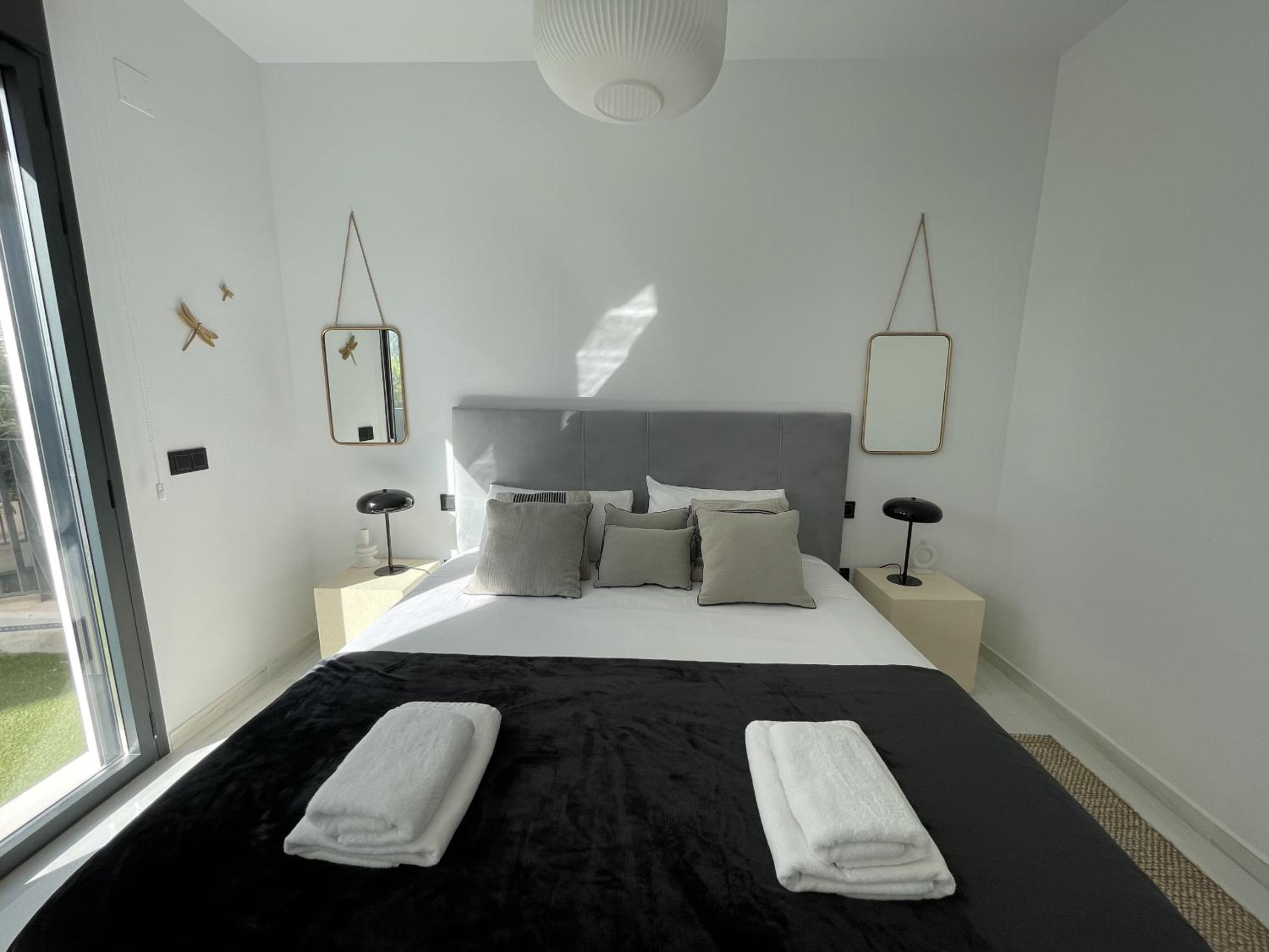 Luxury Sea View Apartment by United Renters