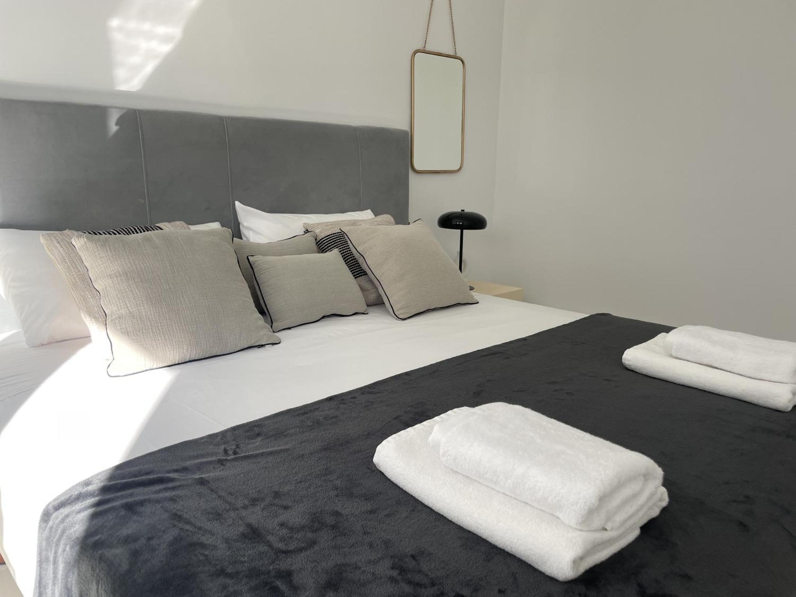 Luxury Sea View Apartment by United Renters