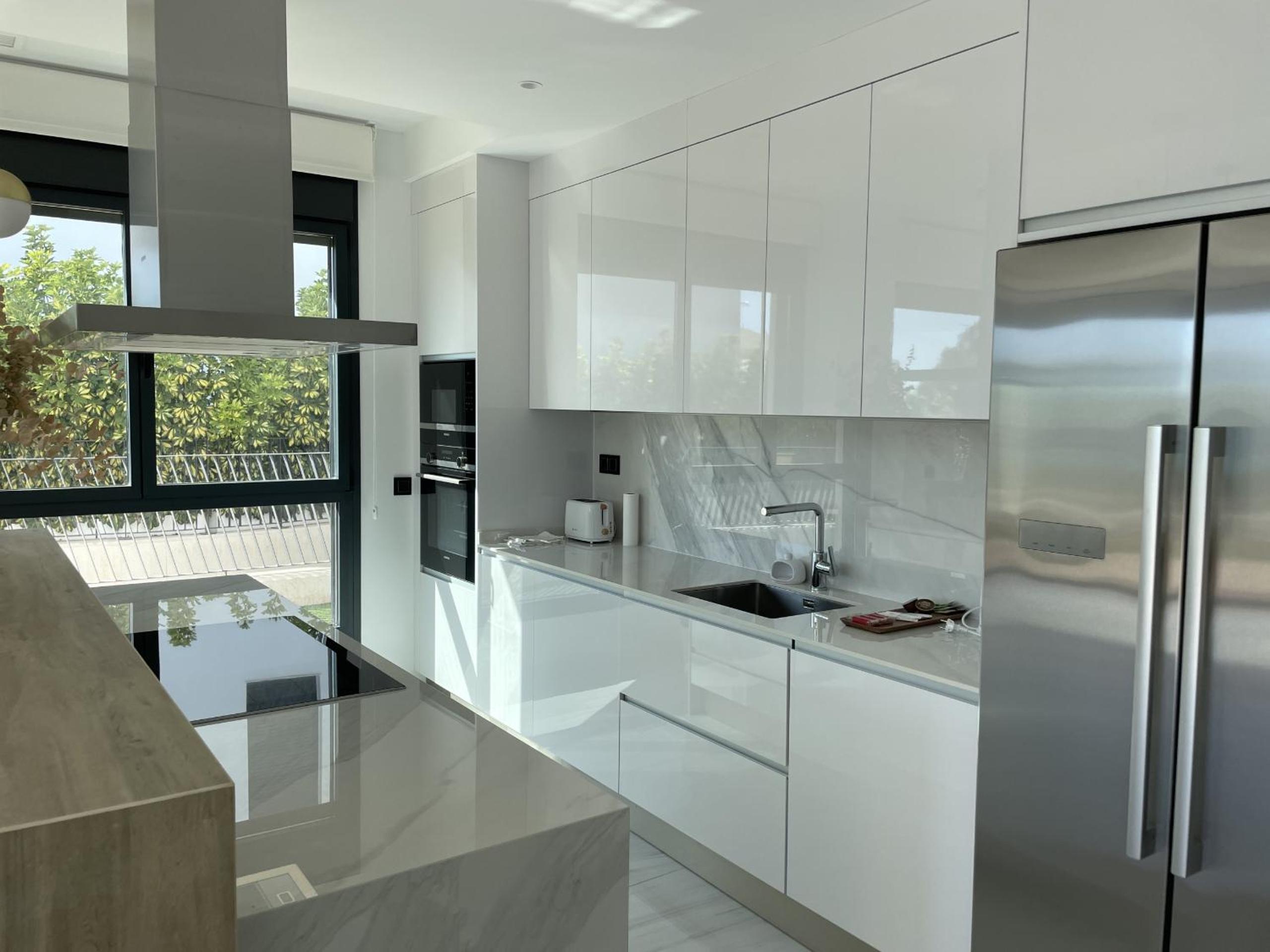 Luxury Sea View Apartment by United Renters