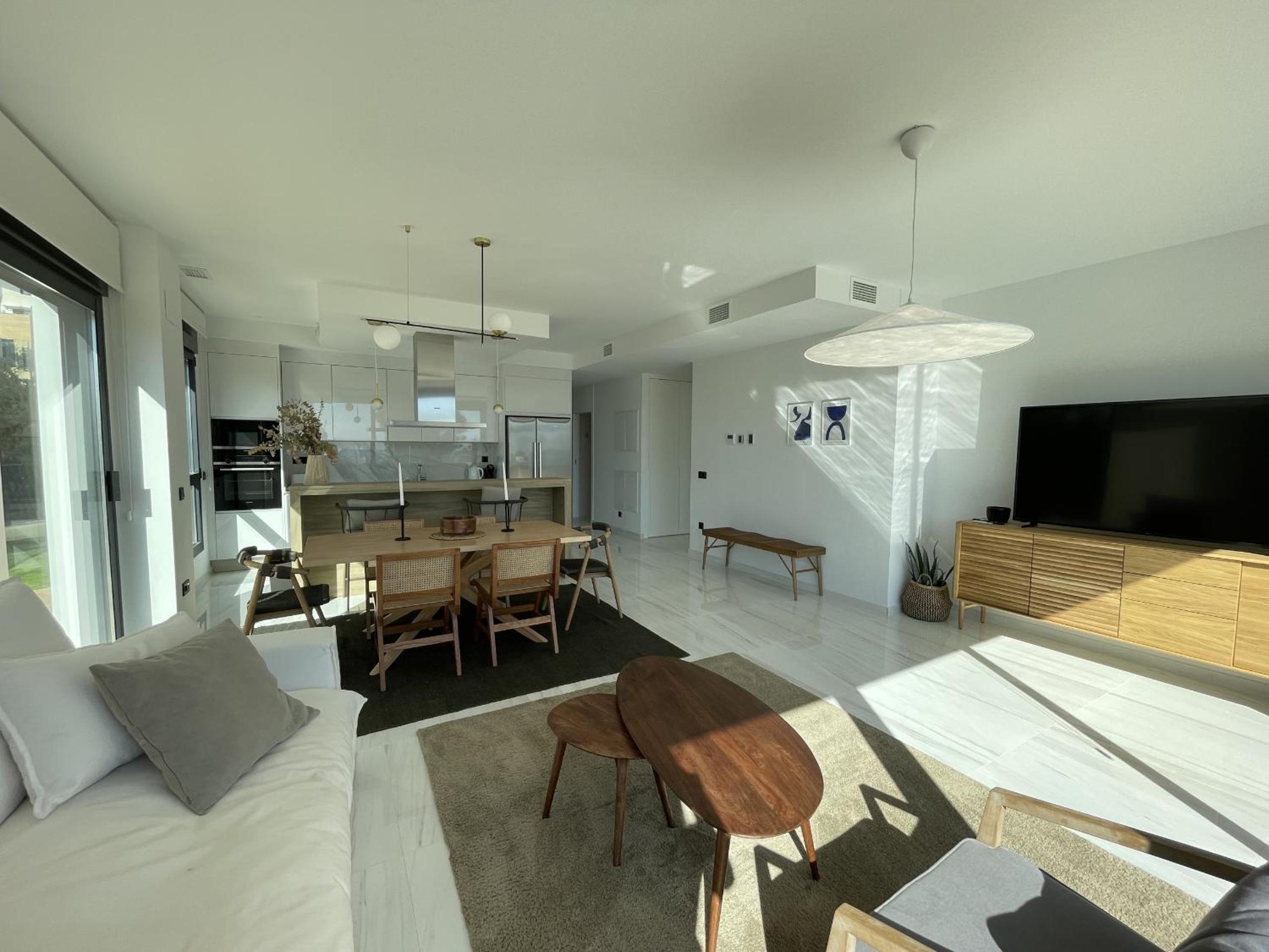 Luxury Sea View Apartment by United Renters