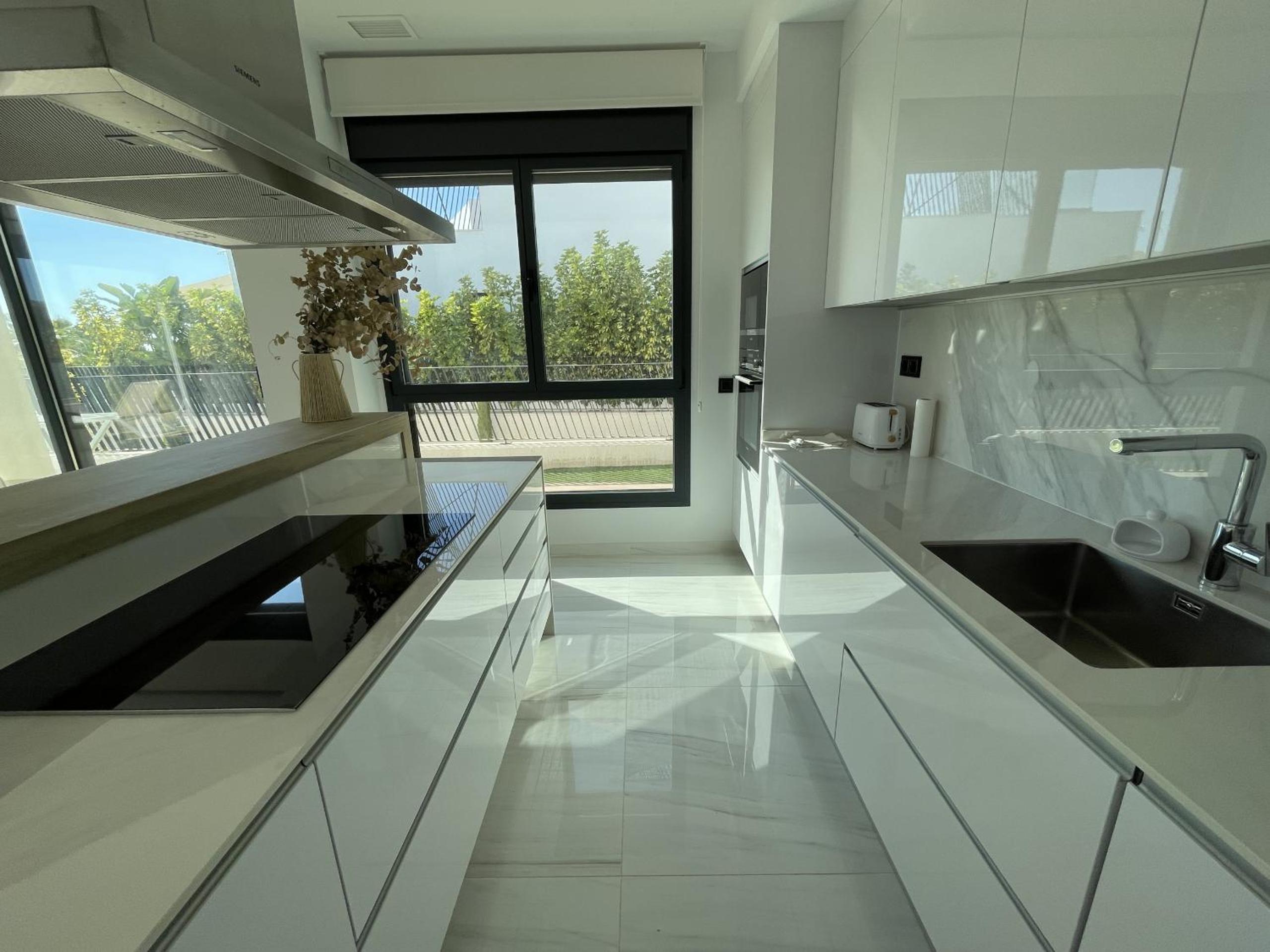 Luxury Sea View Apartment by United Renters