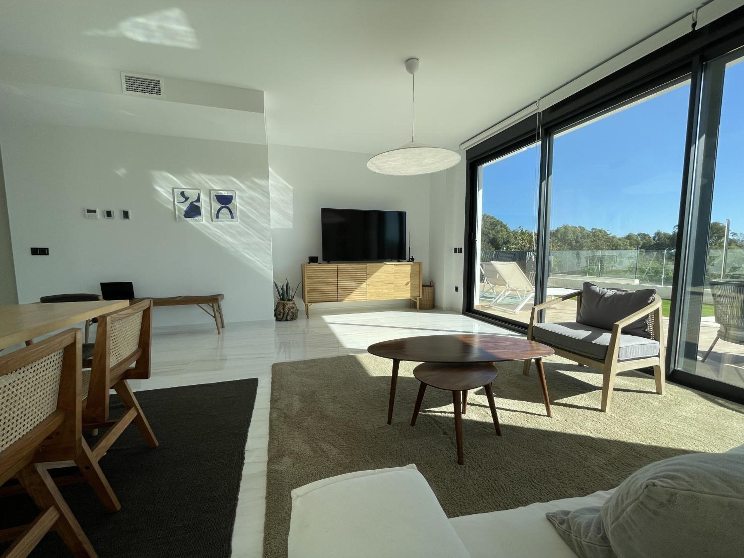 Luxury Sea View Apartment by United Renters