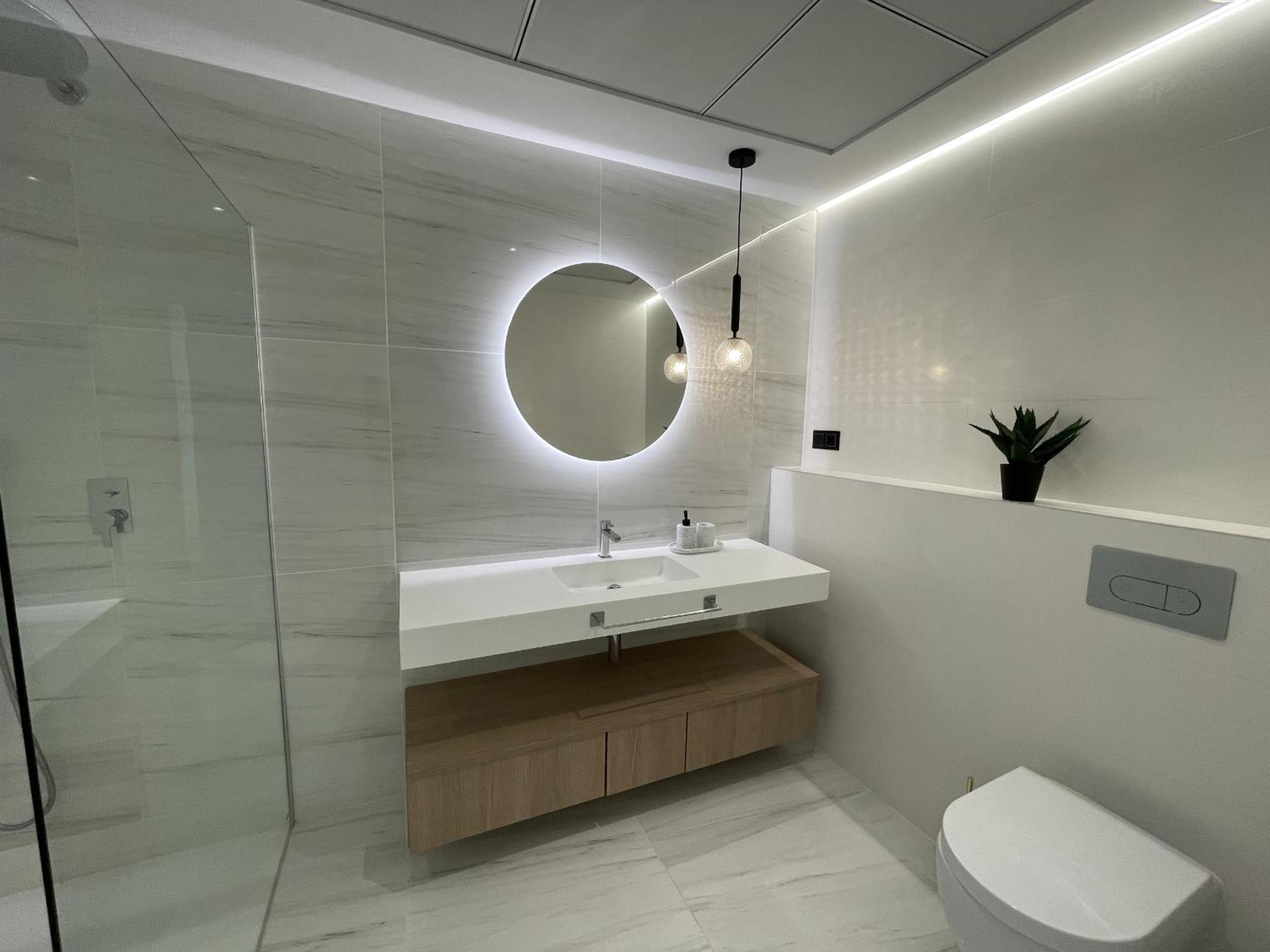 Luxury Sea View Apartment by United Renters