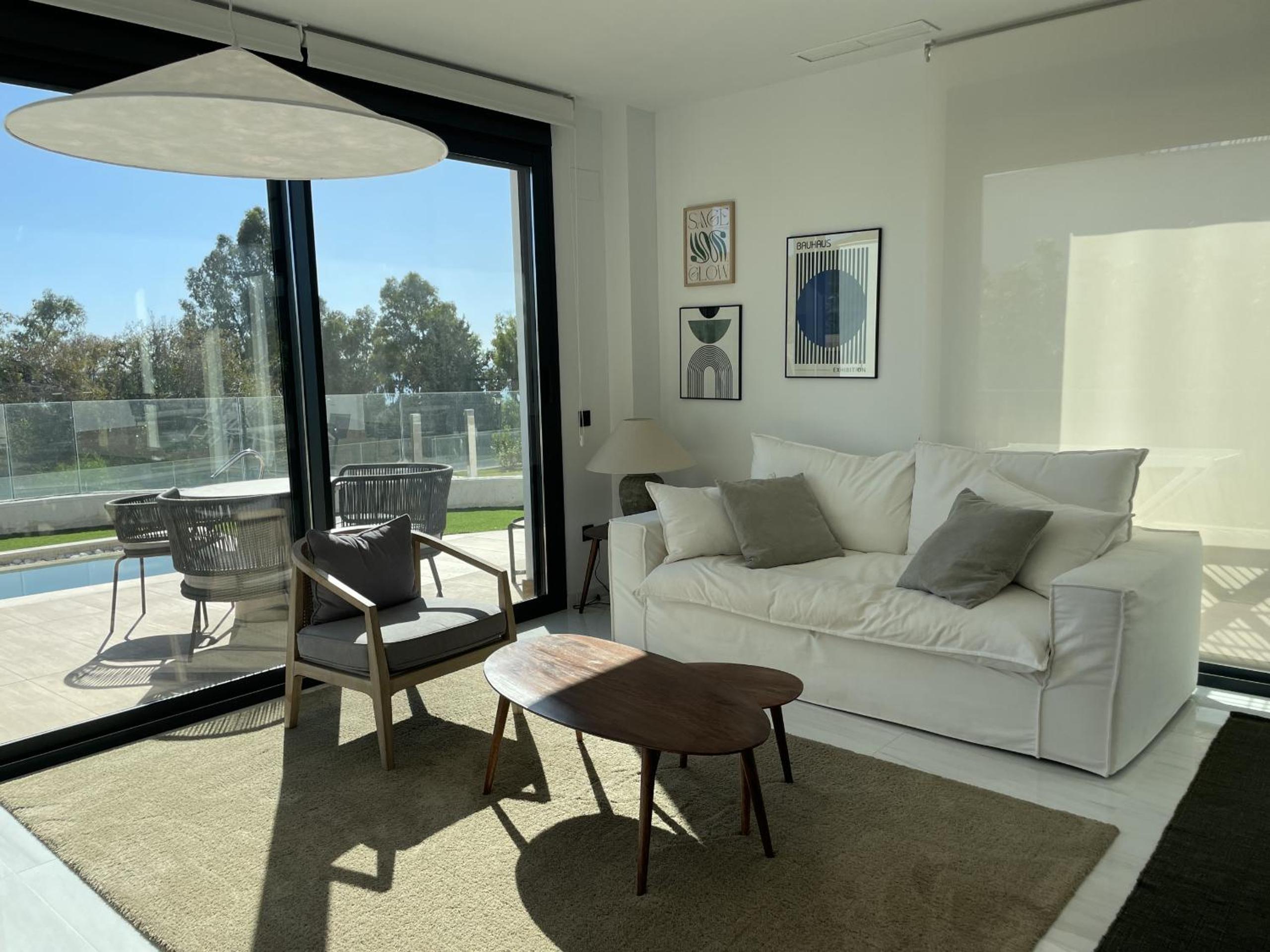 Luxury Sea View Apartment by United Renters