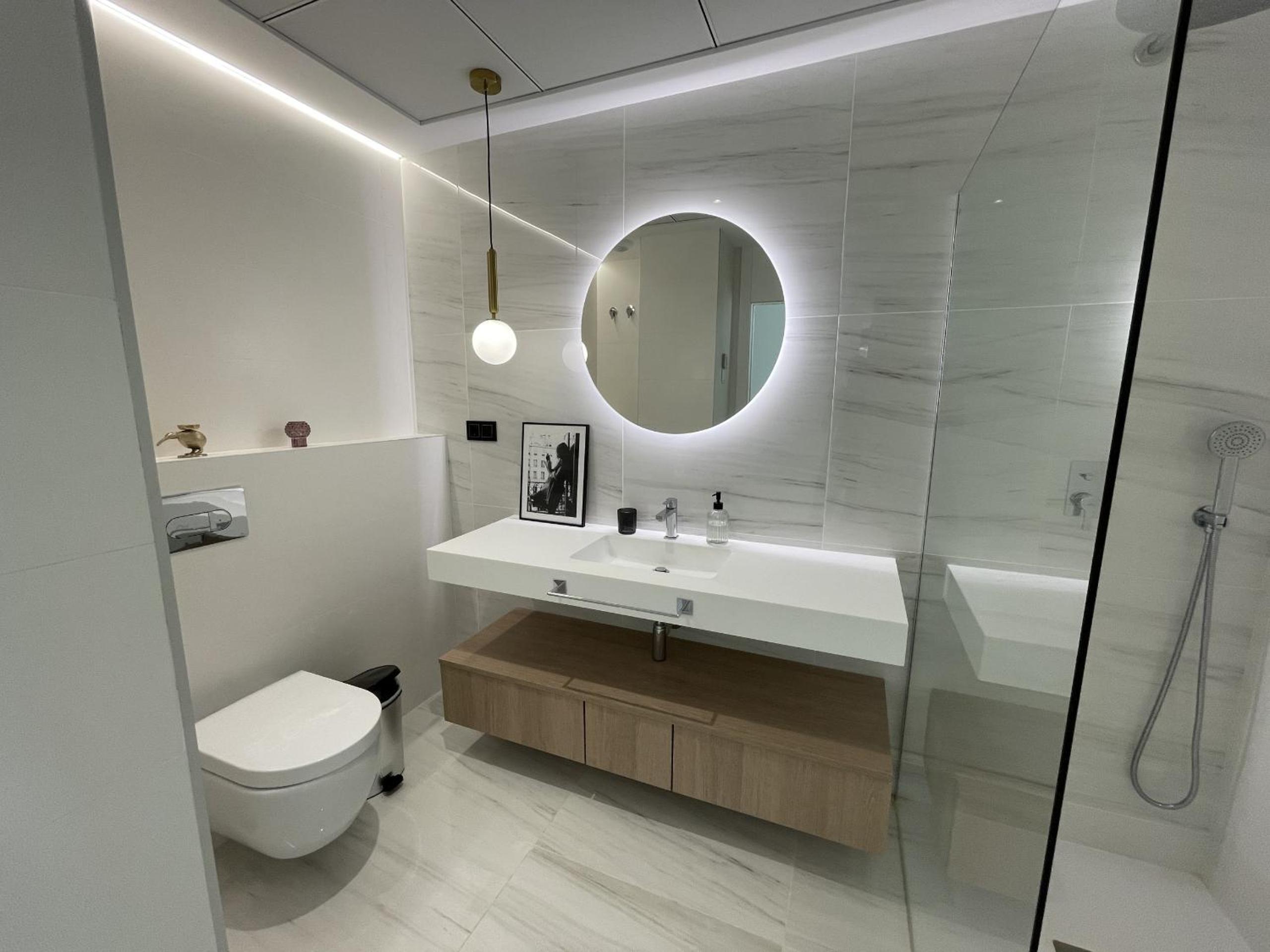 Luxury Sea View Apartment by United Renters