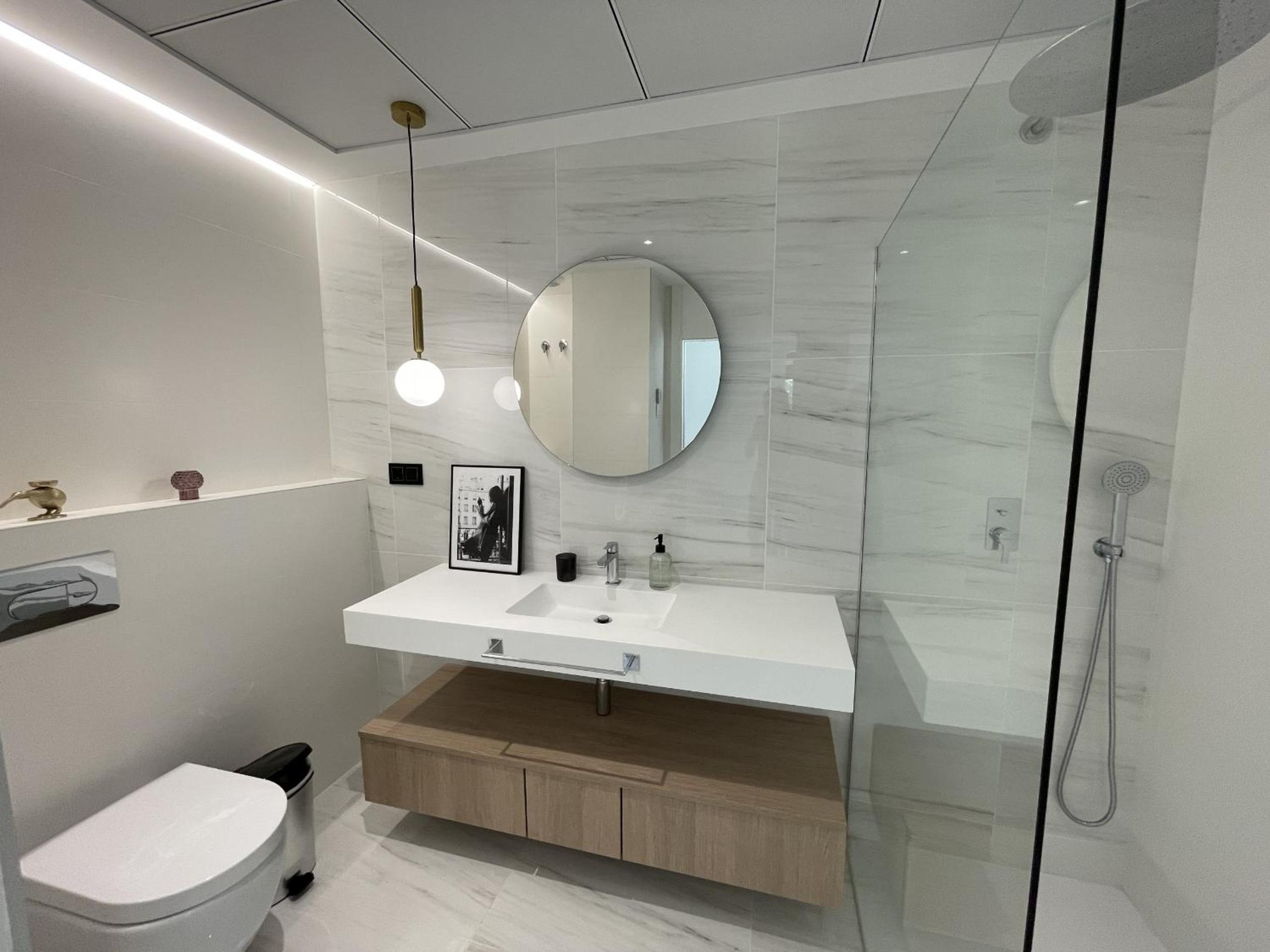Luxury Sea View Apartment by United Renters