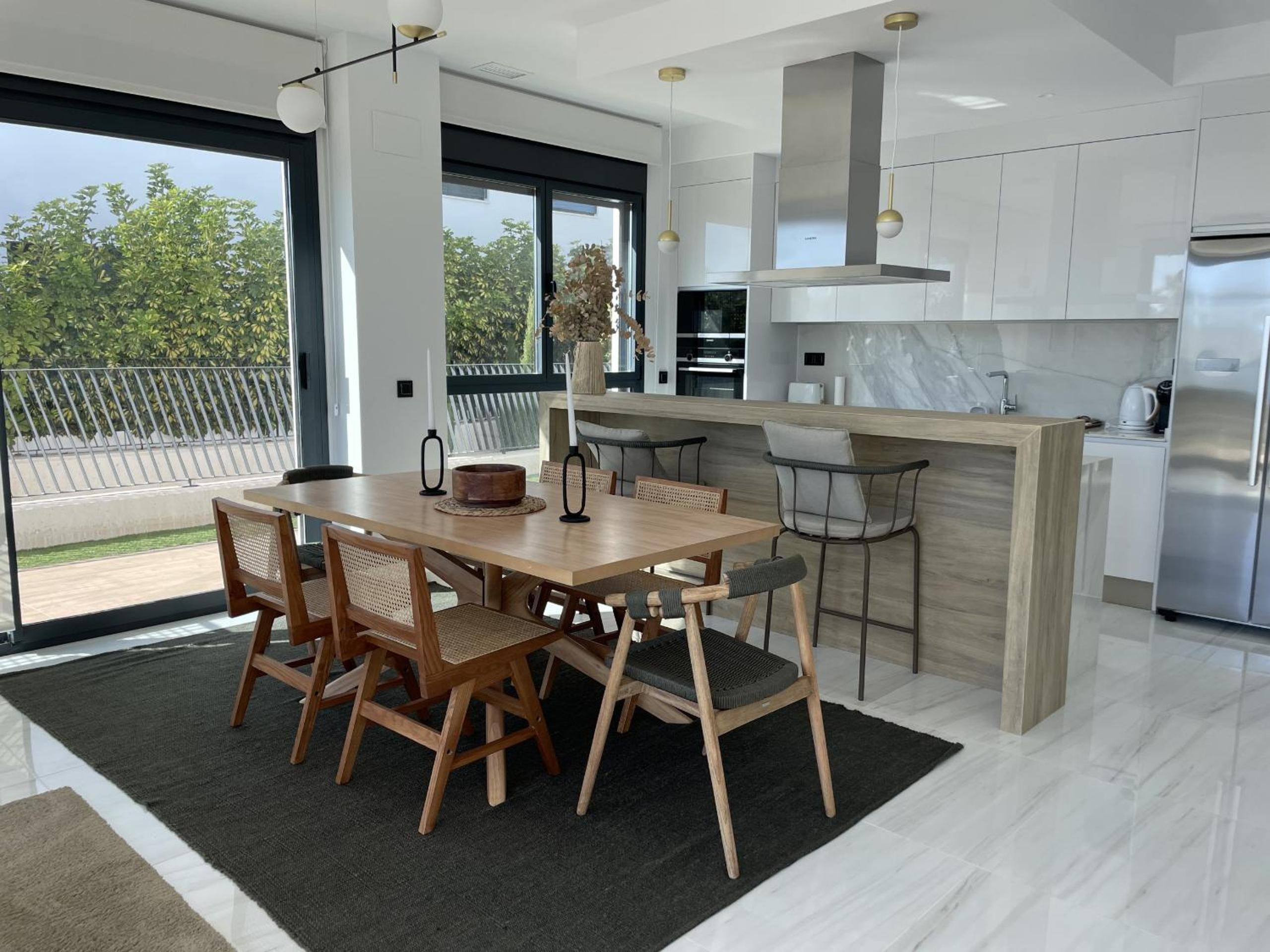 Luxury Sea View Apartment by United Renters