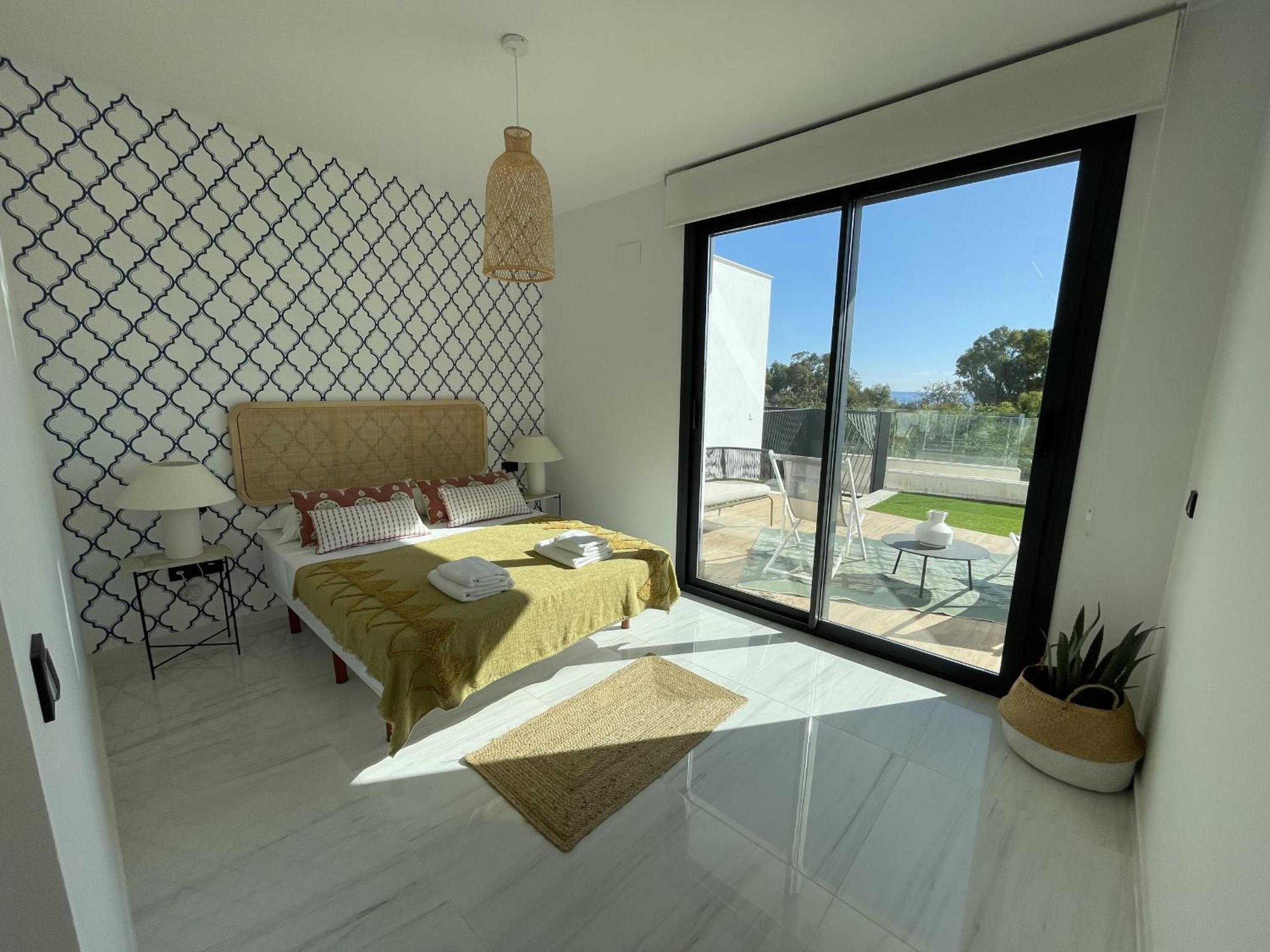 Luxury Sea View Apartment by United Renters