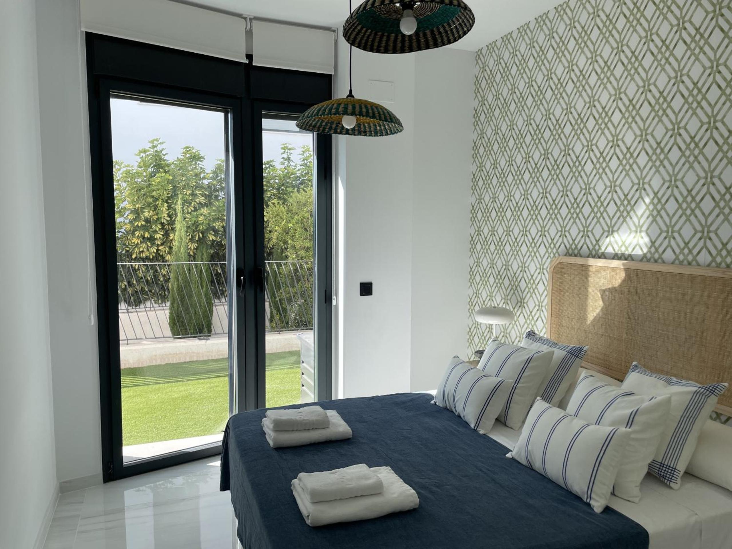 Luxury Sea View Apartment by United Renters